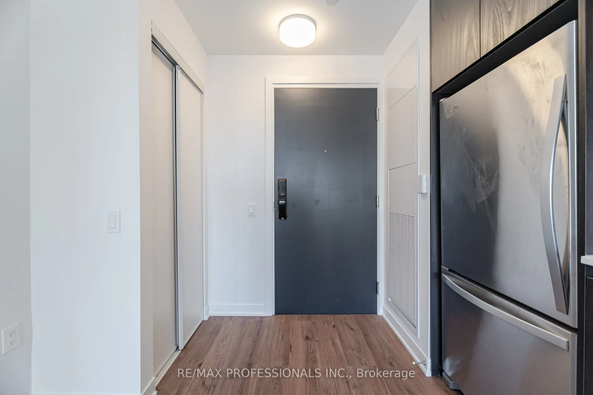 395 Dundas Street W, #603