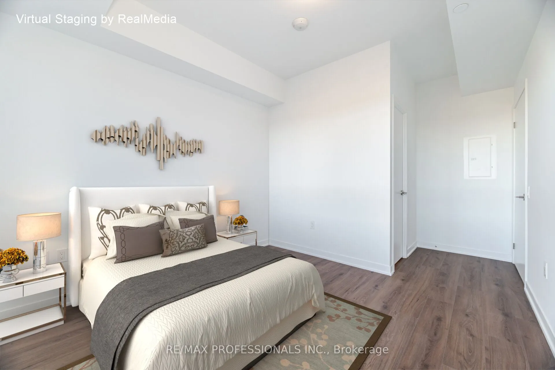 395 Dundas Street W, #603