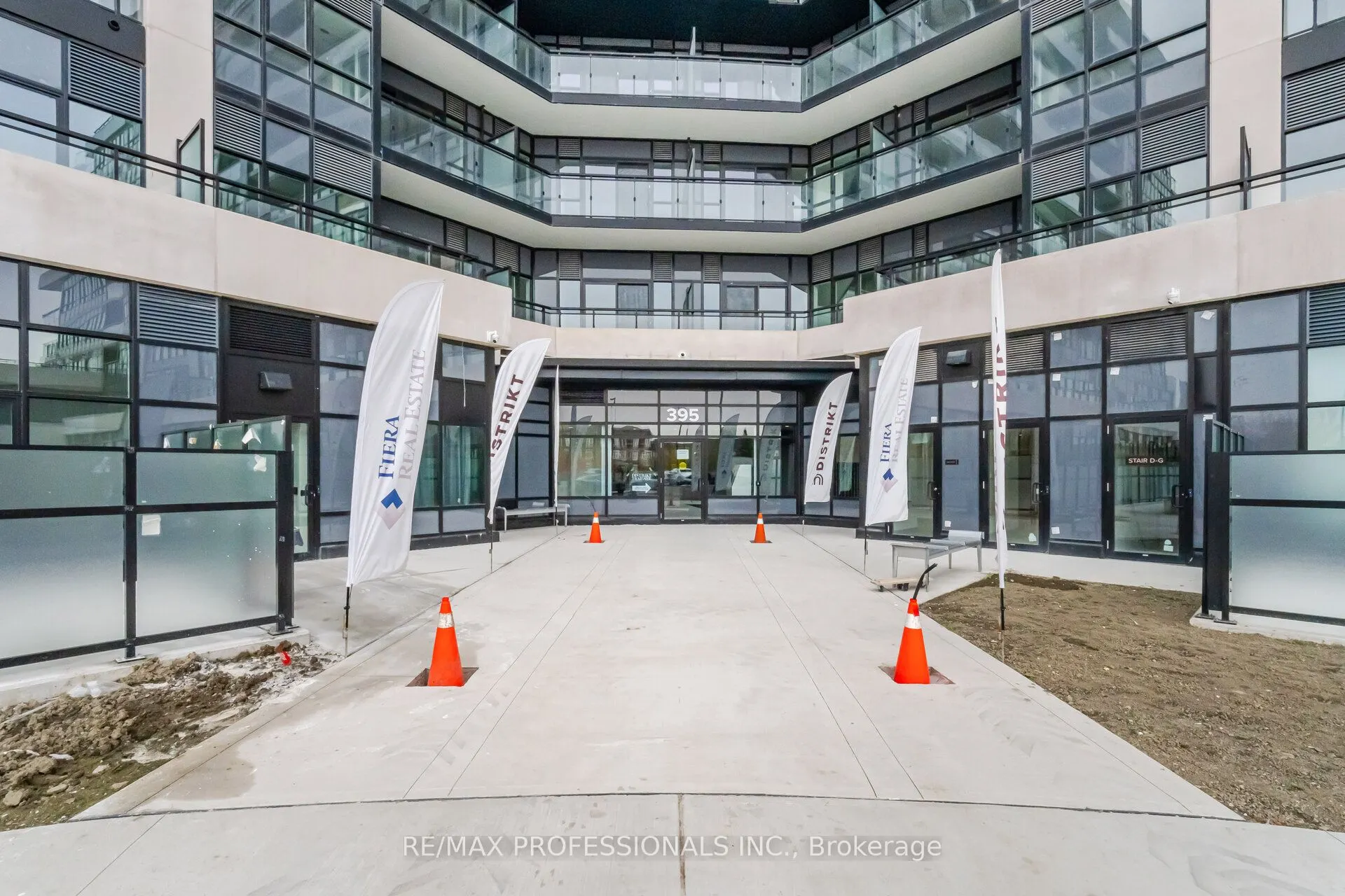 395 Dundas Street W, #603