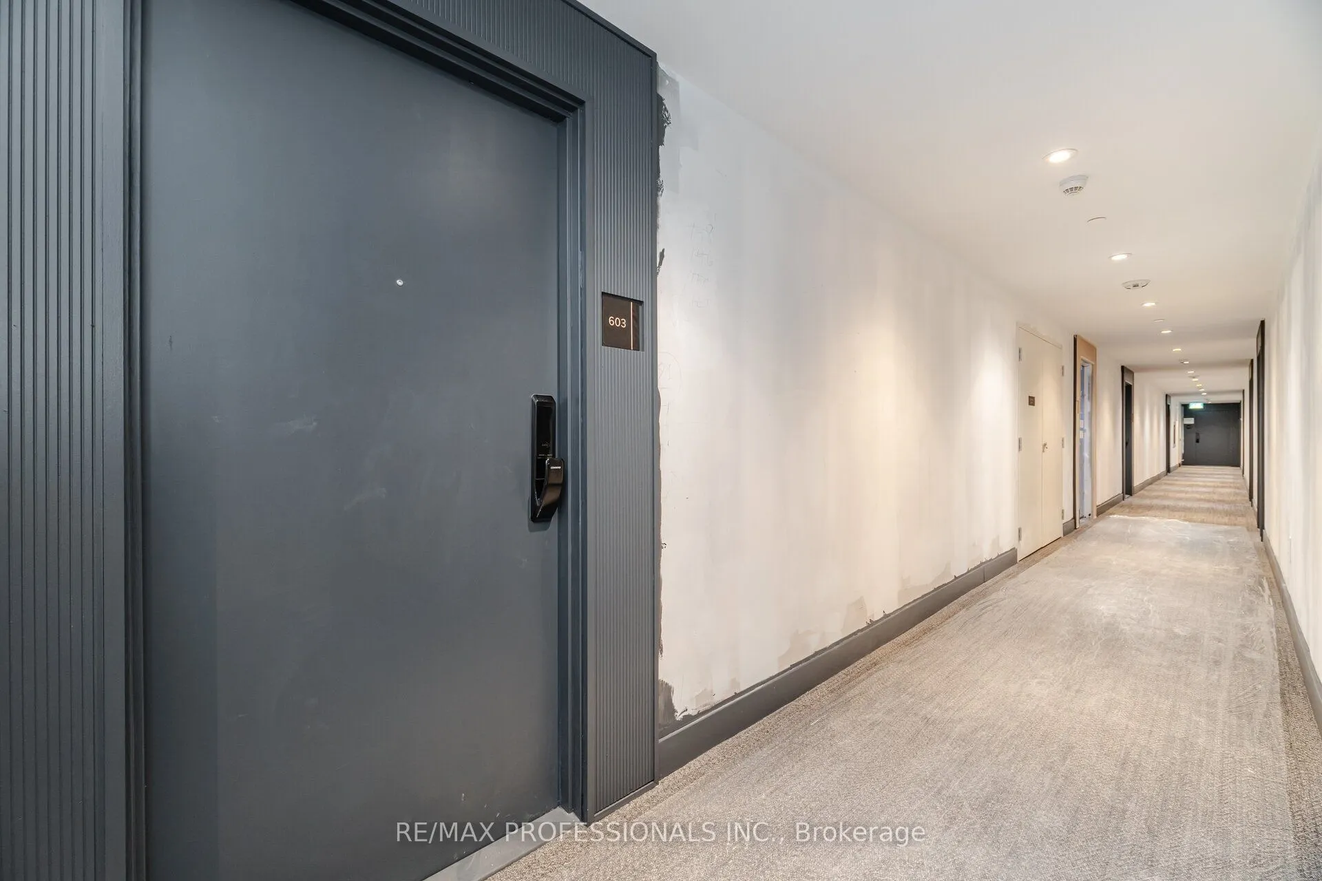 395 Dundas Street W, #603