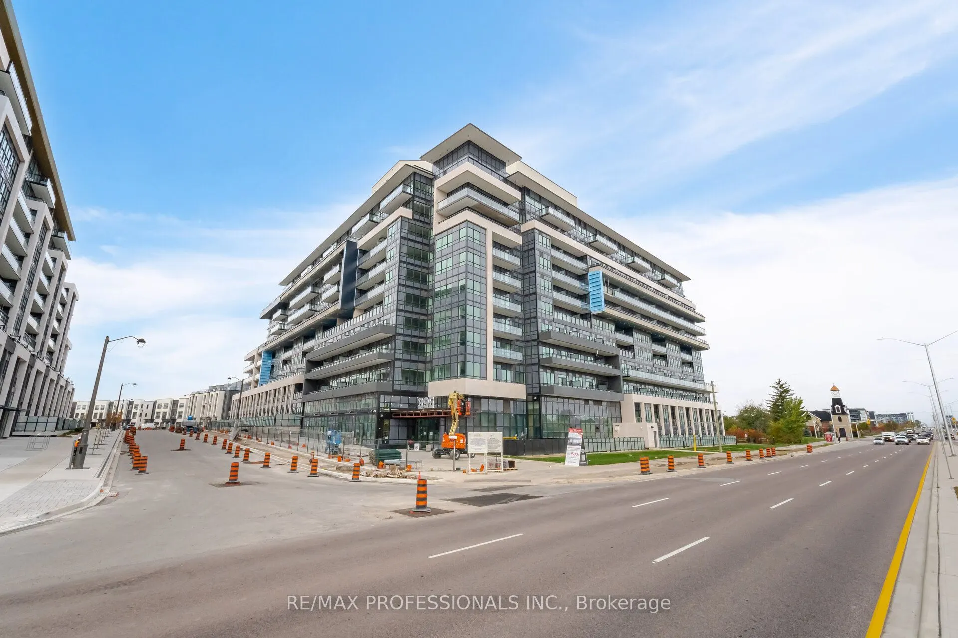 395 Dundas Street W, #603