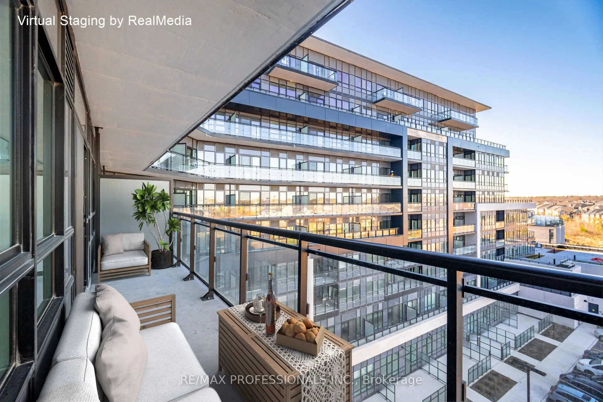 395 Dundas Street W, #603