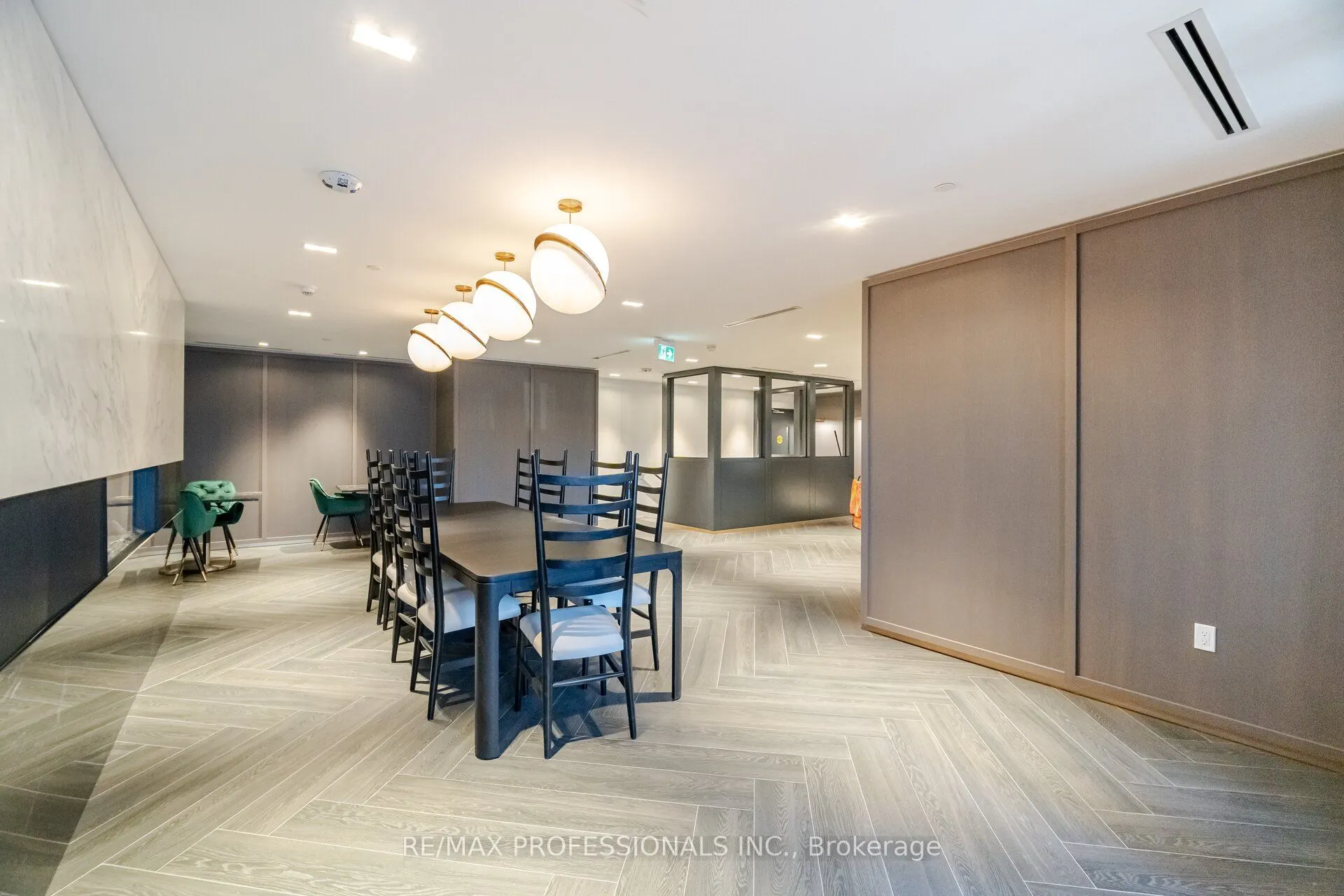395 Dundas Street W, #603