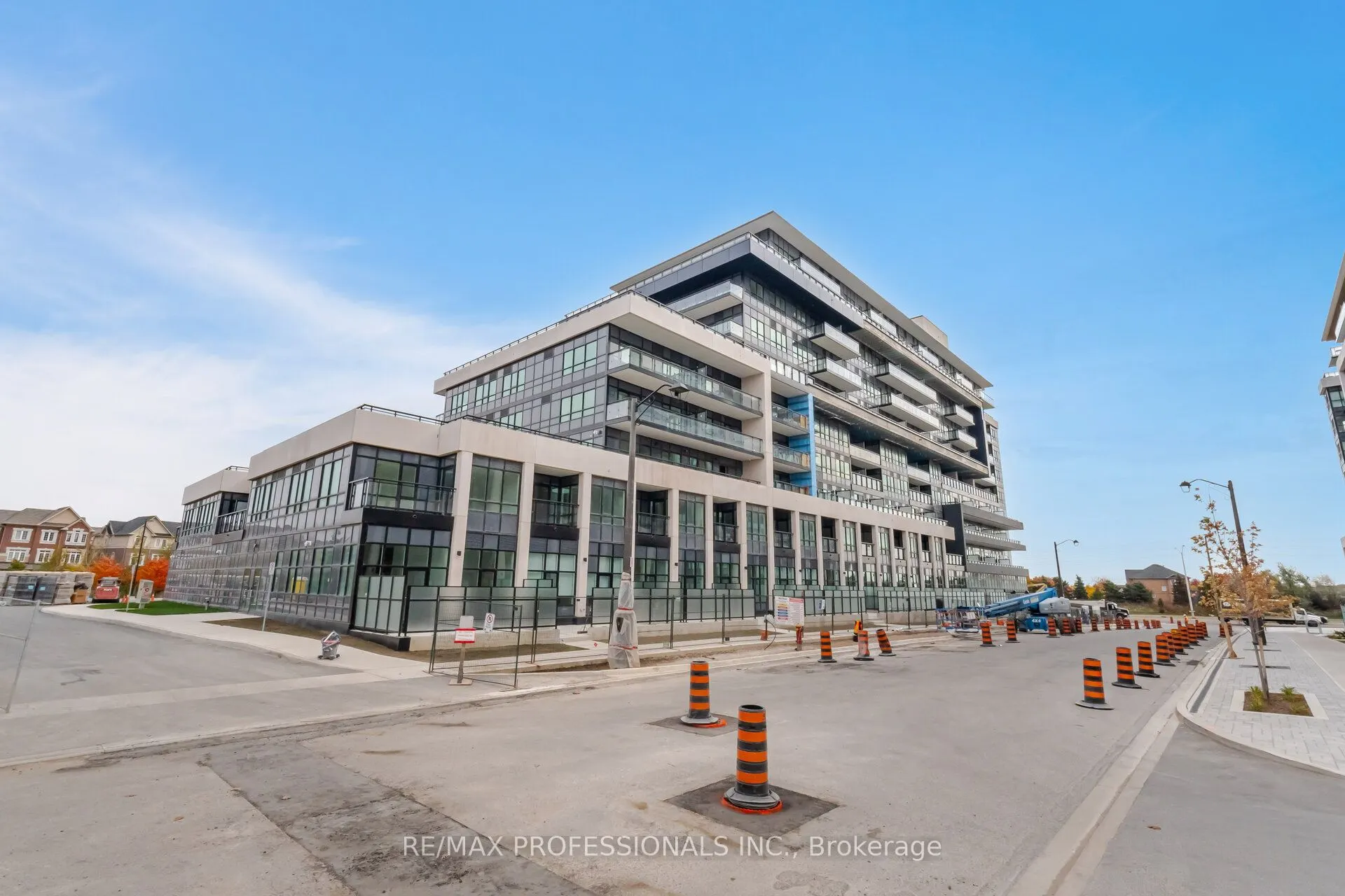 395 Dundas Street W, #603