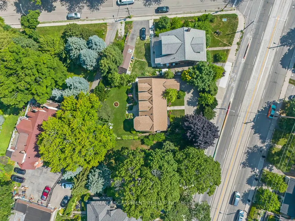2583 Lake Shore Boulevard W