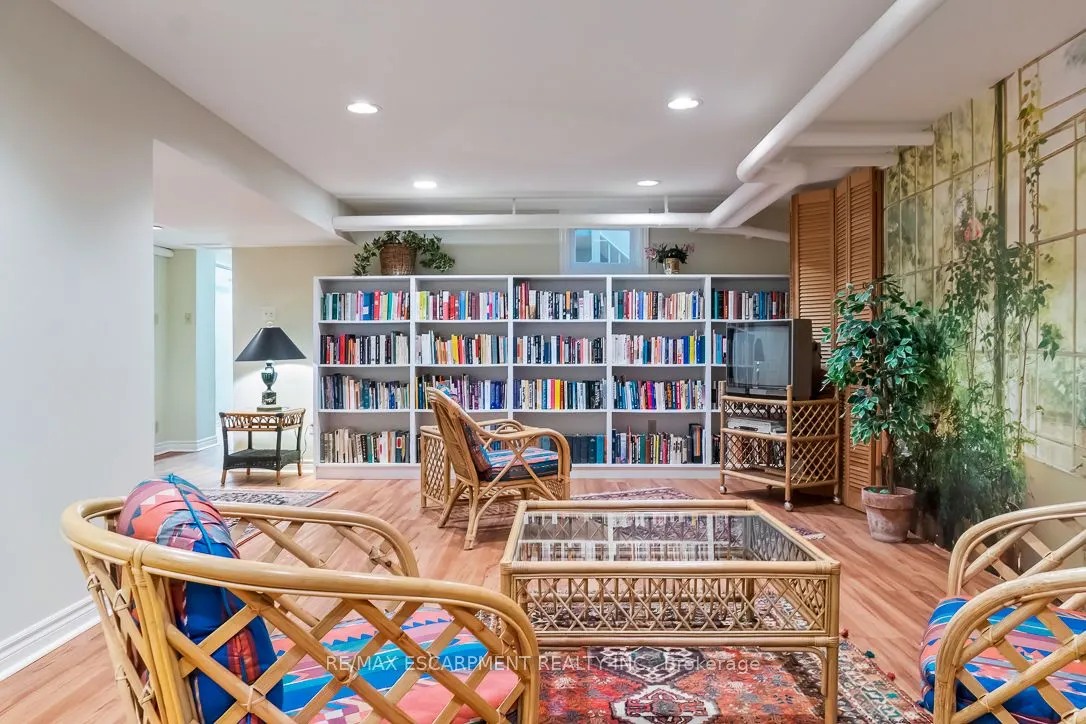 2583 Lake Shore Boulevard W