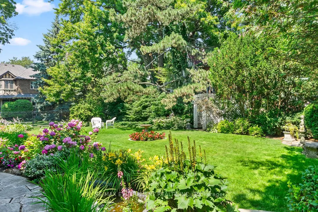 2583 Lake Shore Boulevard W