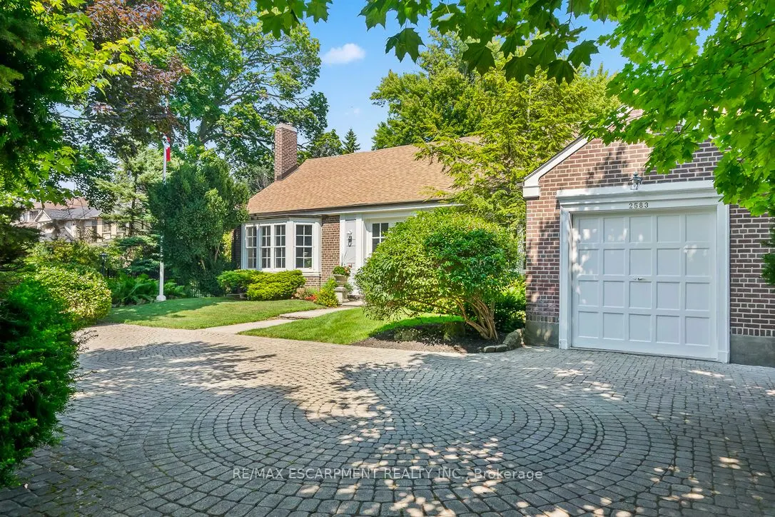 2583 Lake Shore Boulevard W