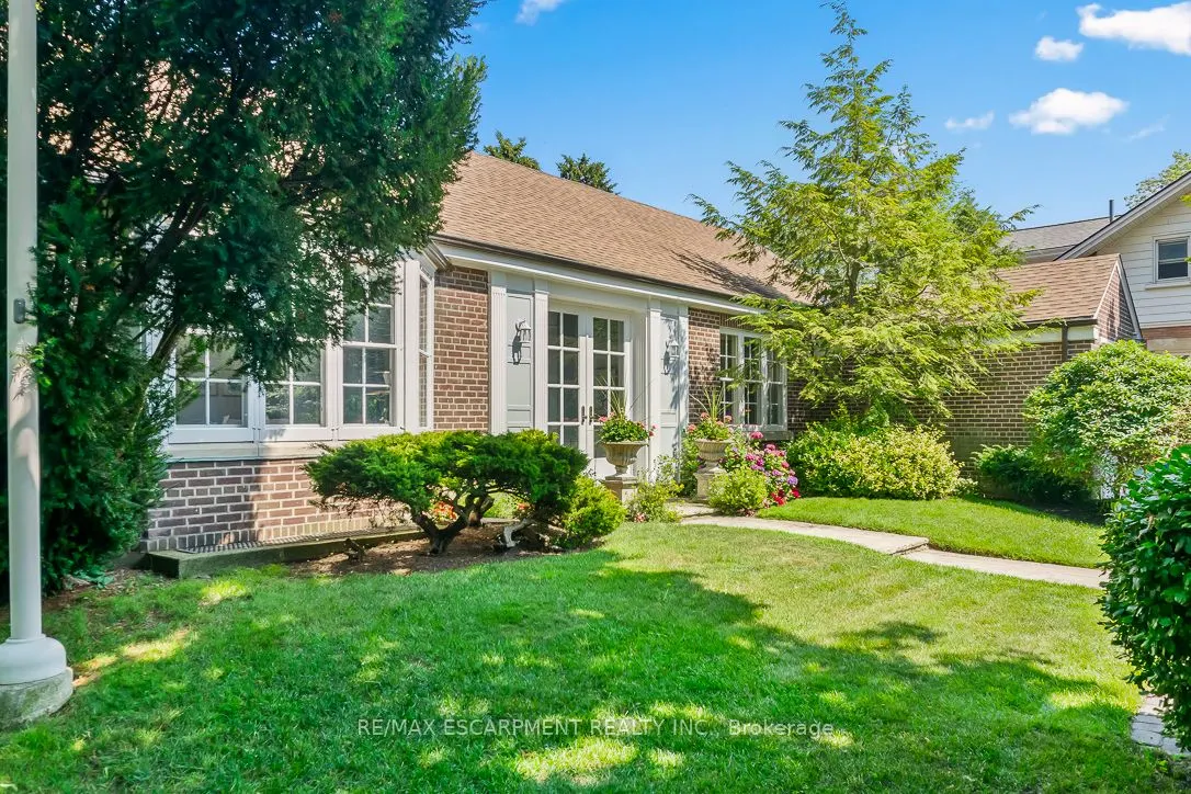 2583 Lake Shore Boulevard W