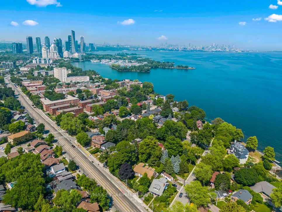 2583 Lake Shore Boulevard W