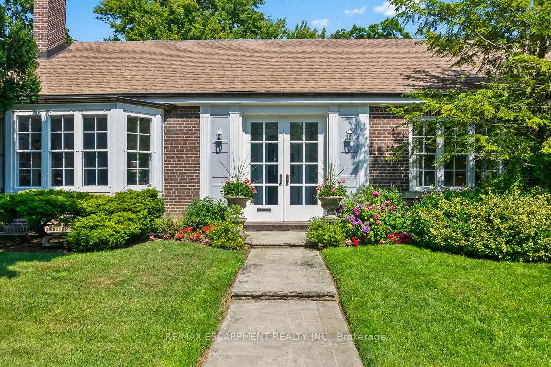 2583 Lake Shore Boulevard W