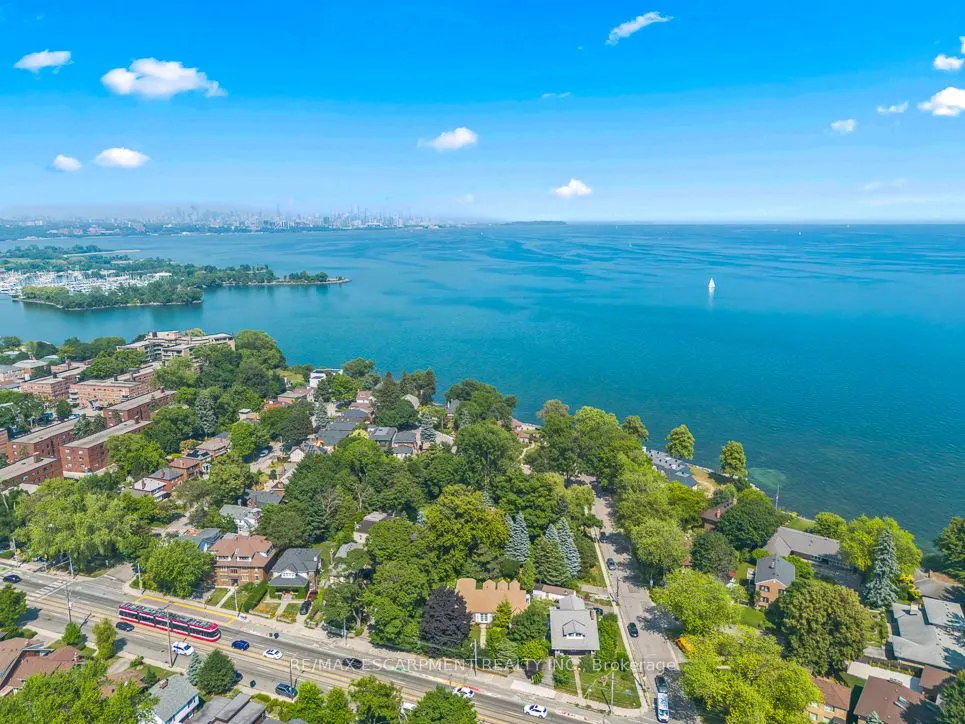 2583 Lake Shore Boulevard W