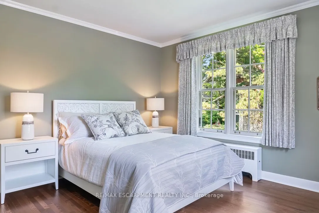 2583 Lake Shore Boulevard W
