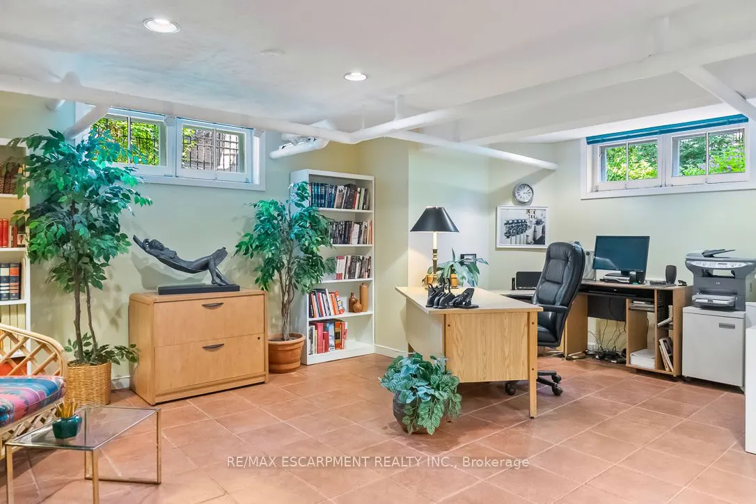 2583 Lake Shore Boulevard W