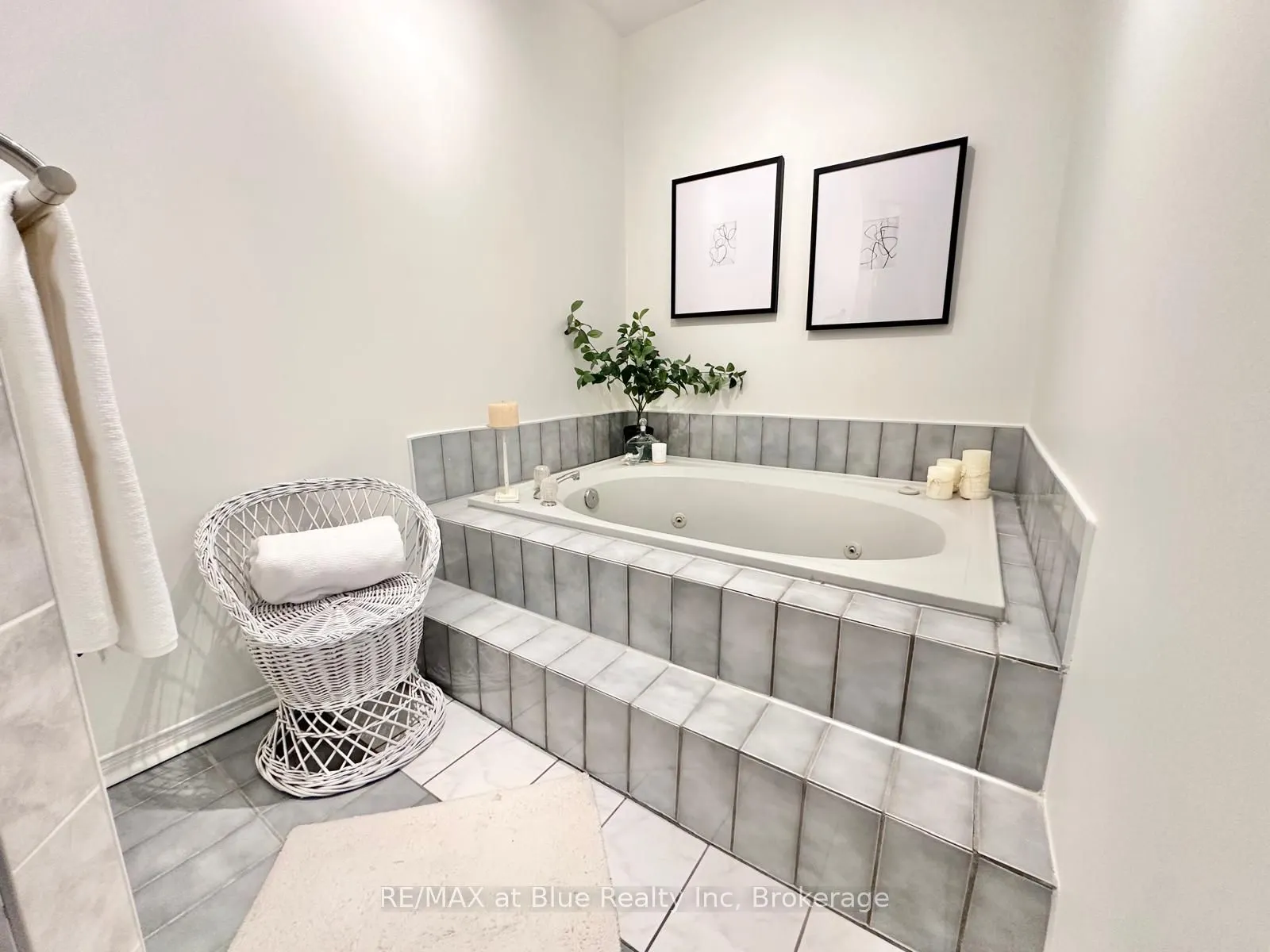 8 Stornwood Court, #8