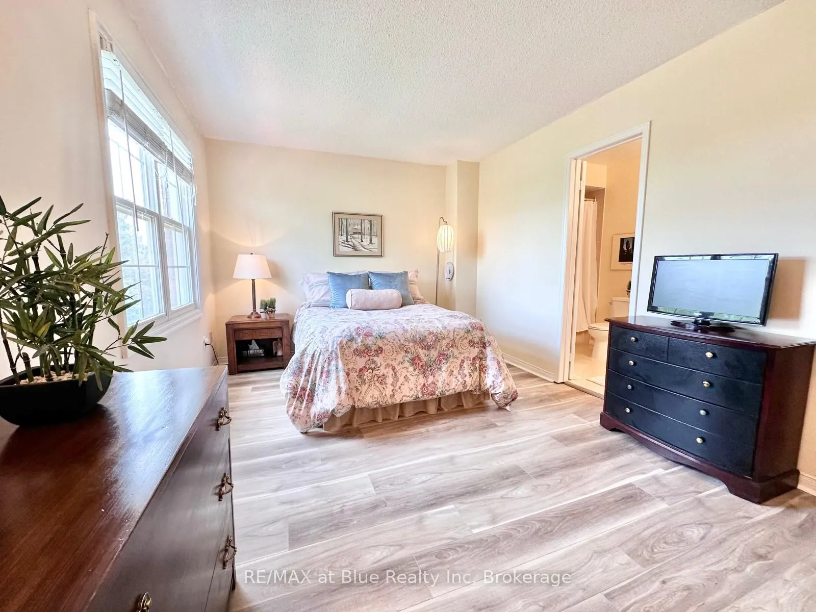 8 Stornwood Court, #8