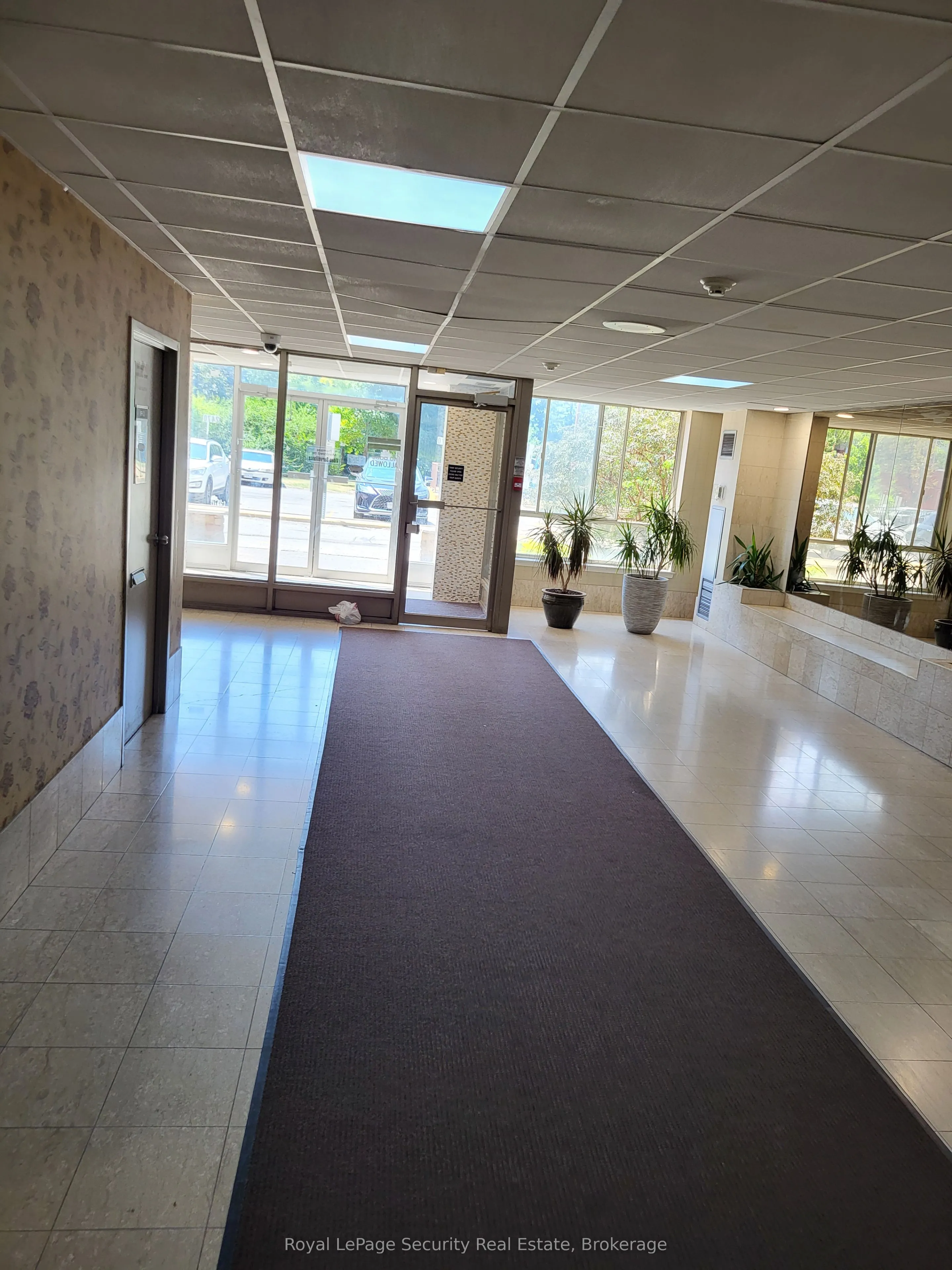 2470 Eglinton Avenue W, #605