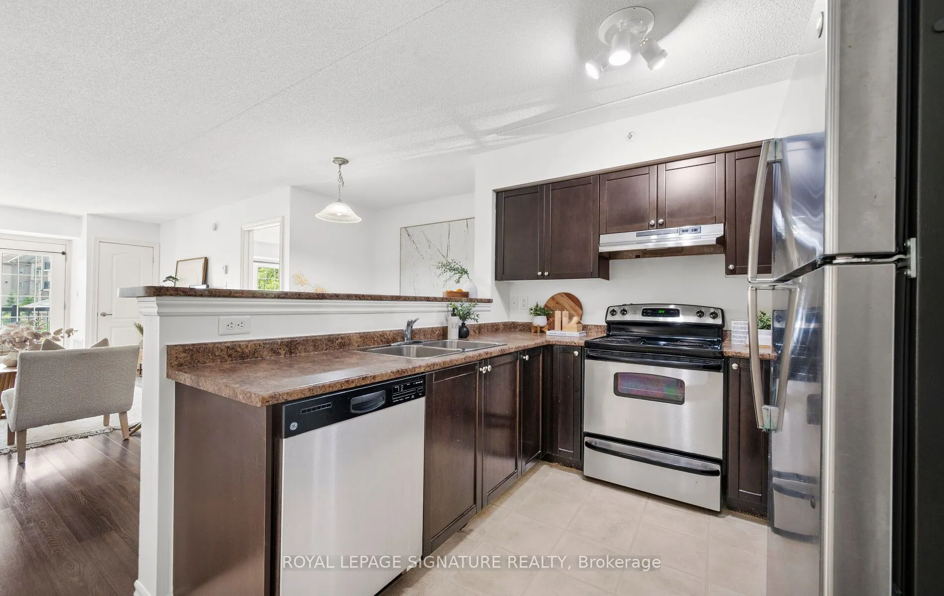 1470 Main Street E, #204
