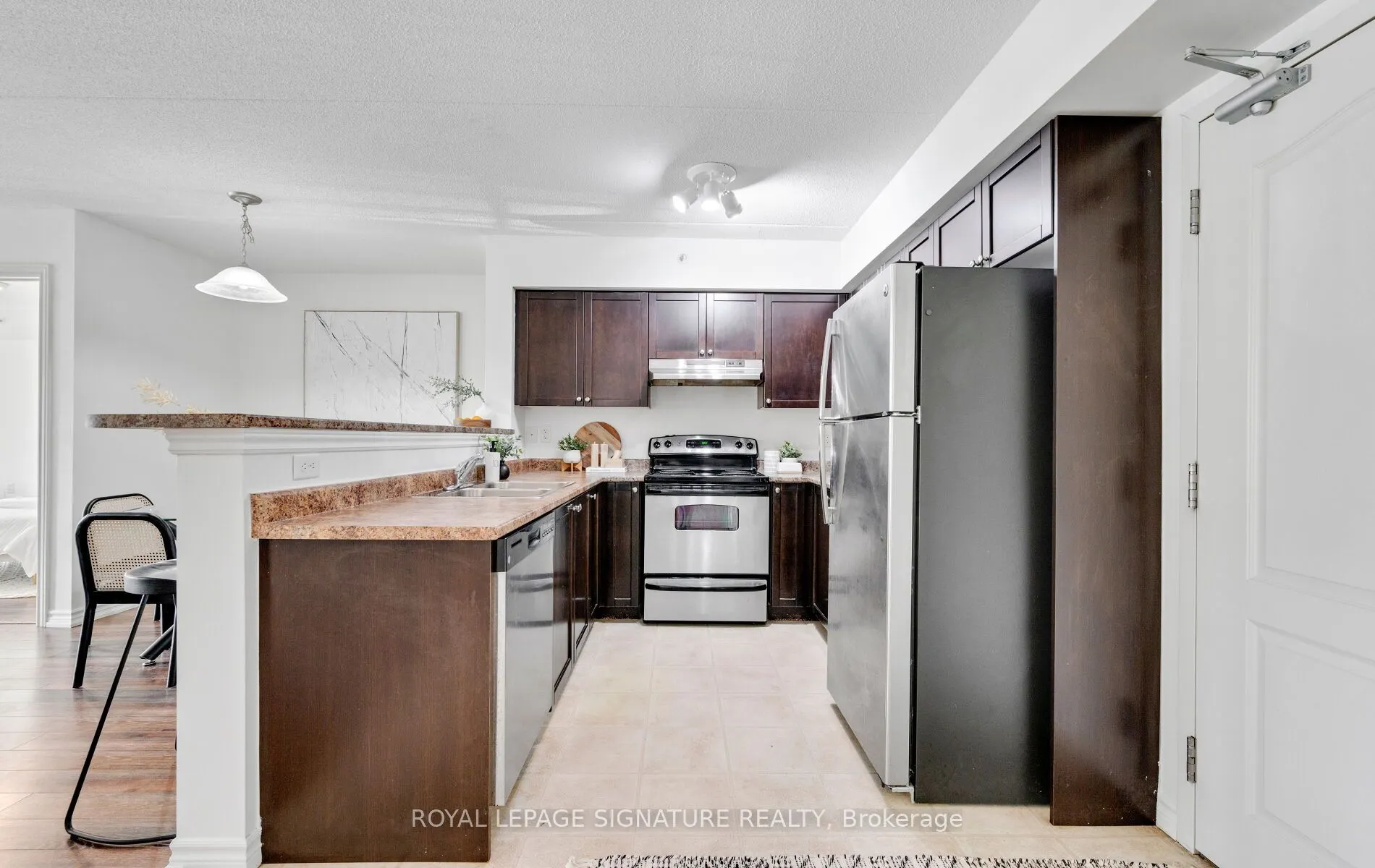 1470 Main Street E, #204