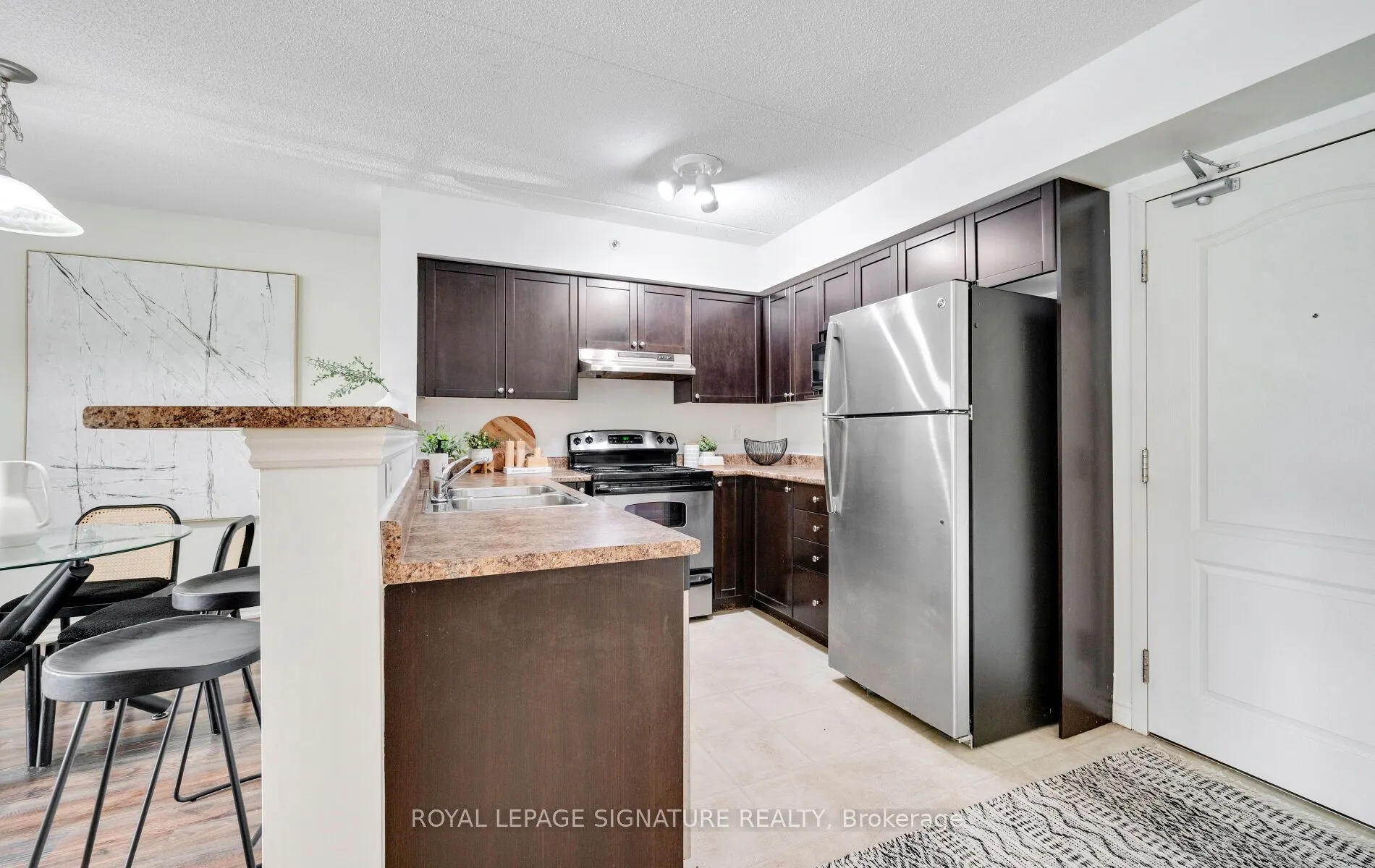 1470 Main Street E, #204