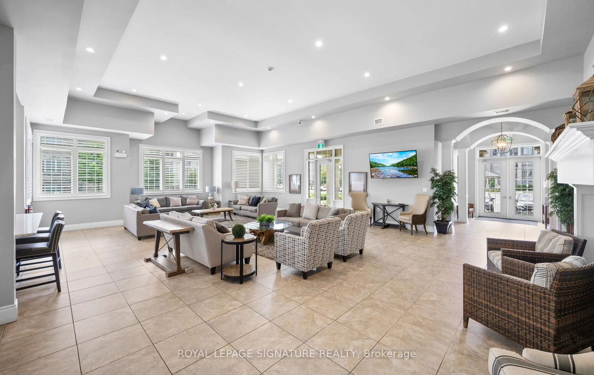 1470 Main Street E, #204