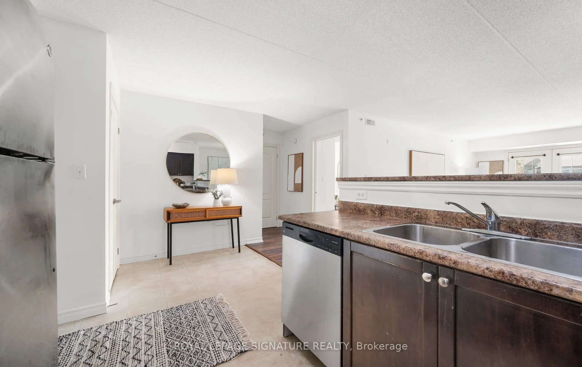 1470 Main Street E, #204