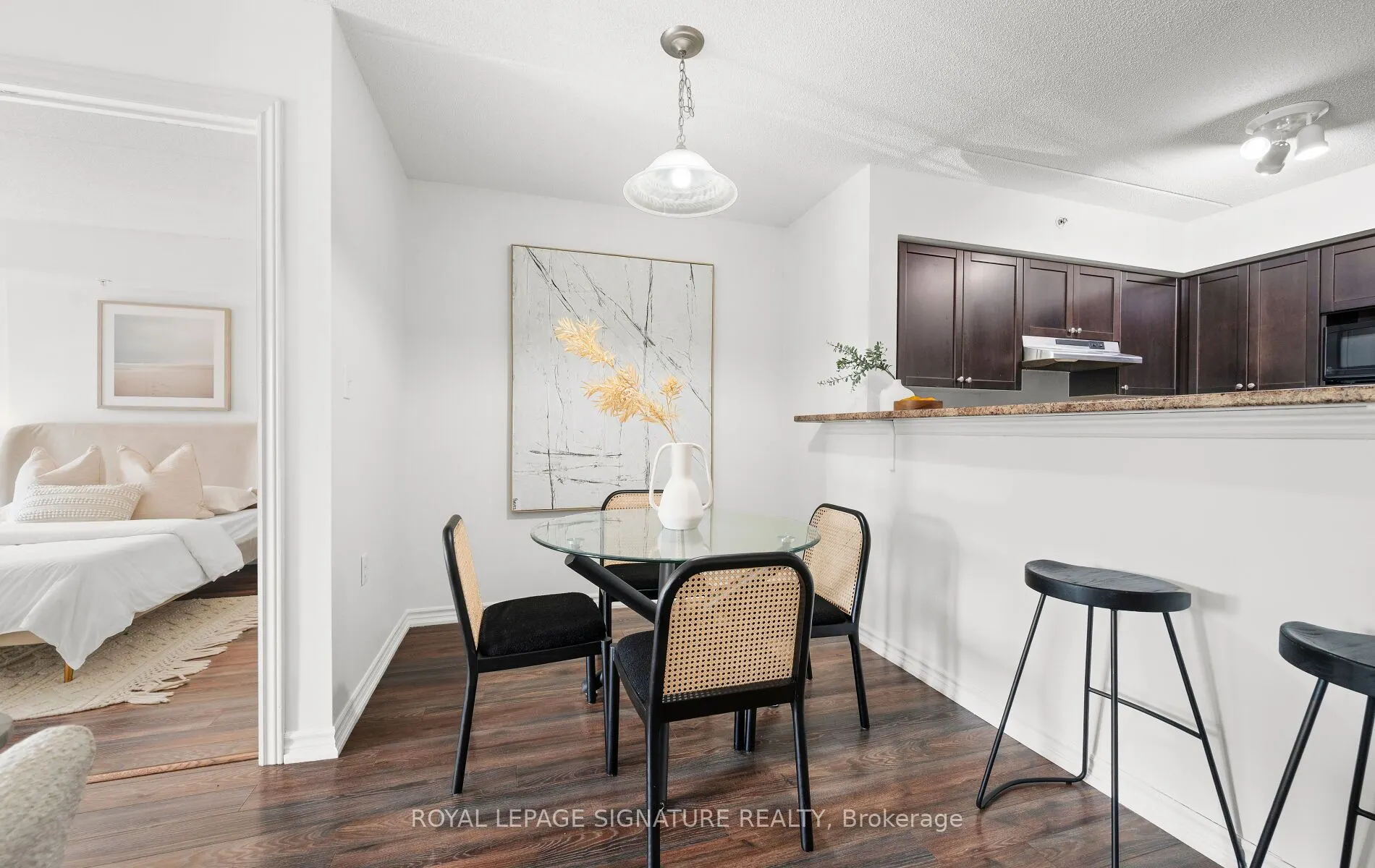 1470 Main Street E, #204