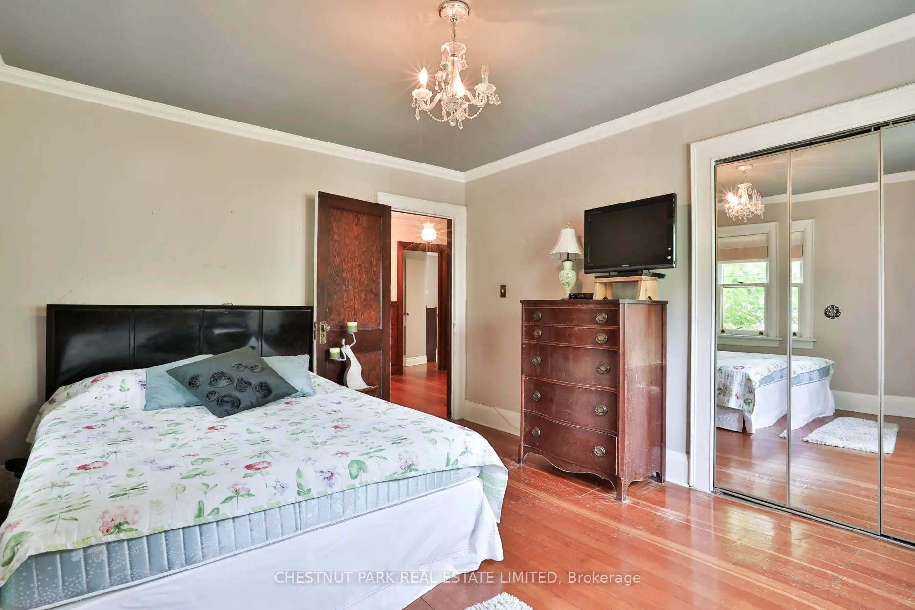 61 Burnhamthorpe Crescent