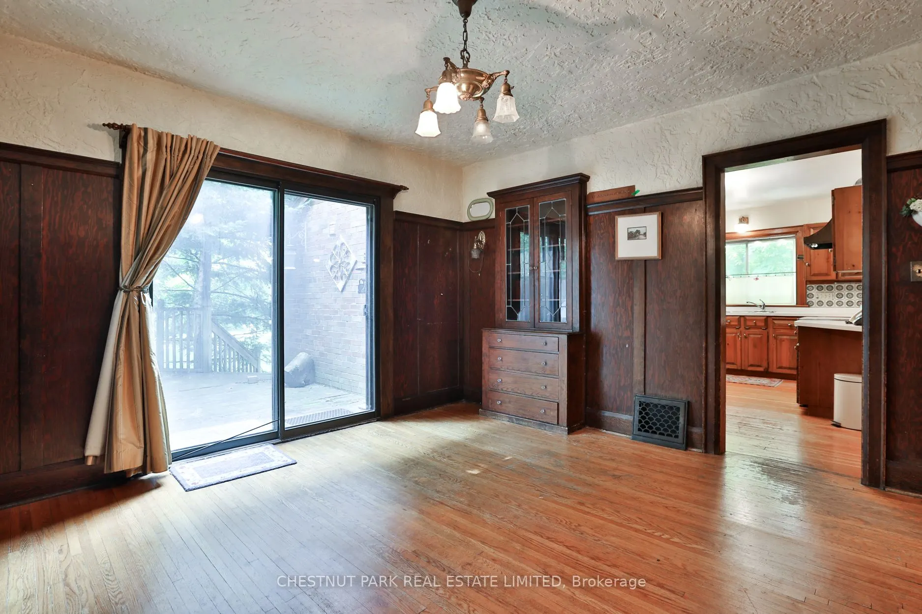 61 Burnhamthorpe Crescent
