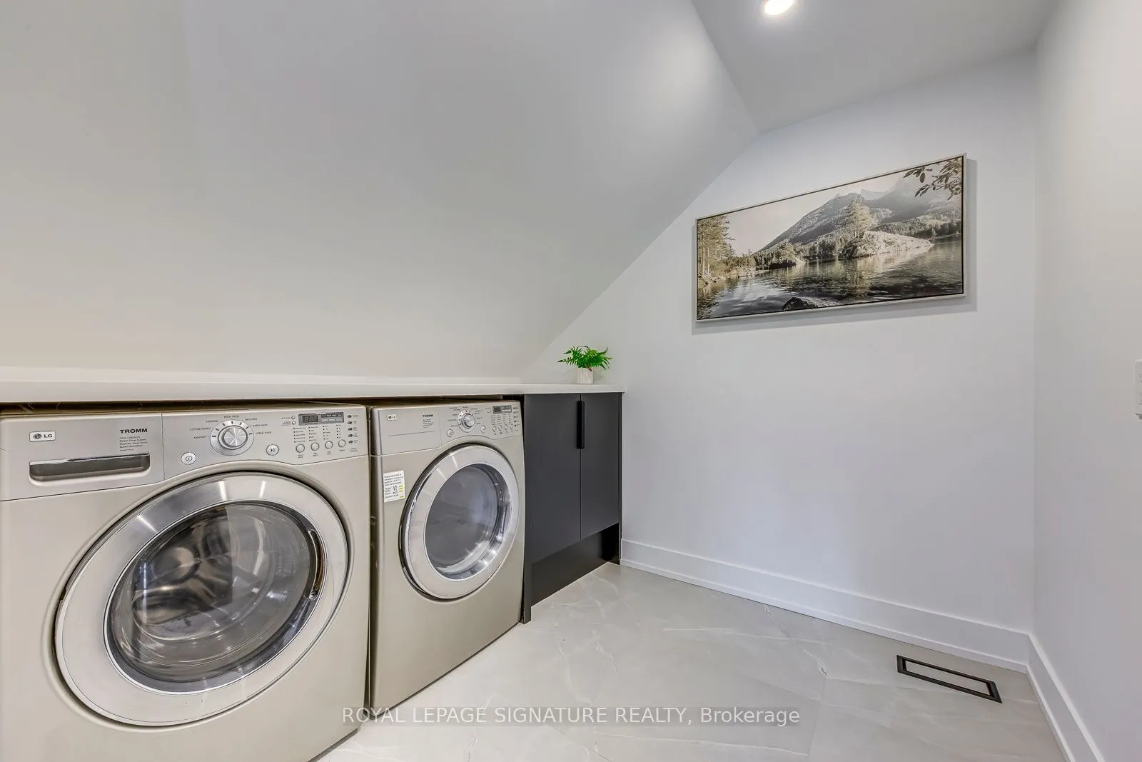 11024 Trafalgar Road