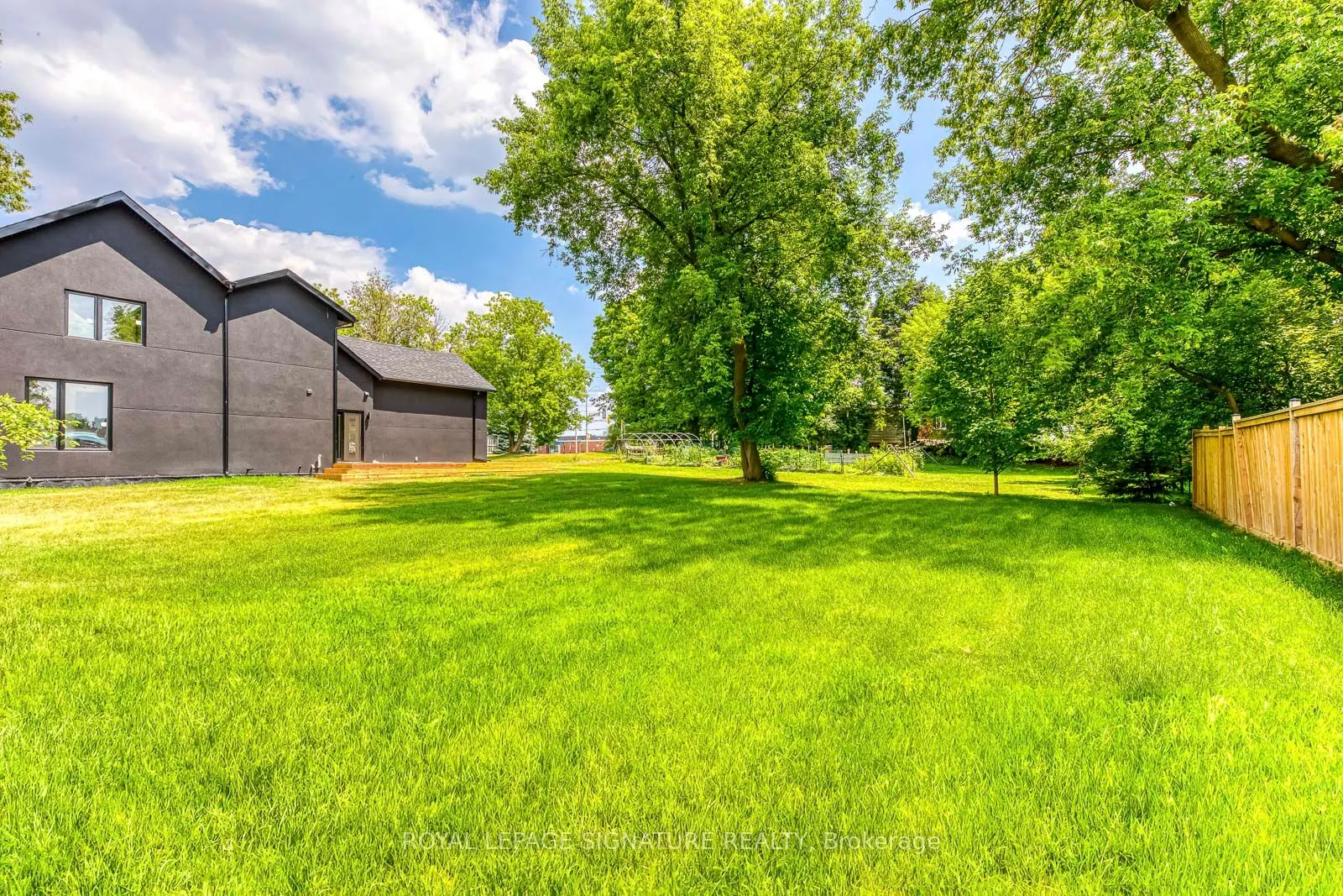 11024 Trafalgar Road