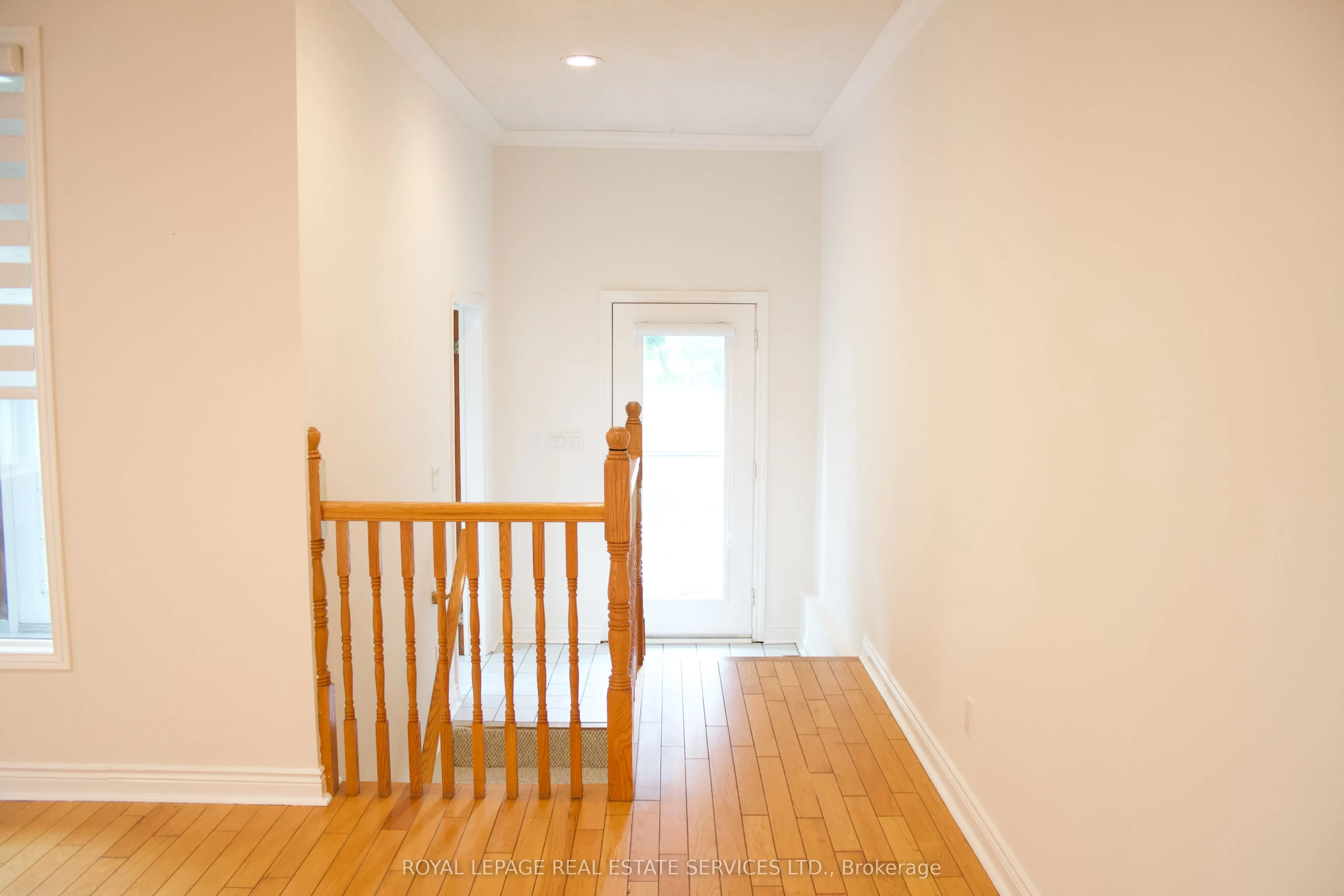 6865 MAIN Street W