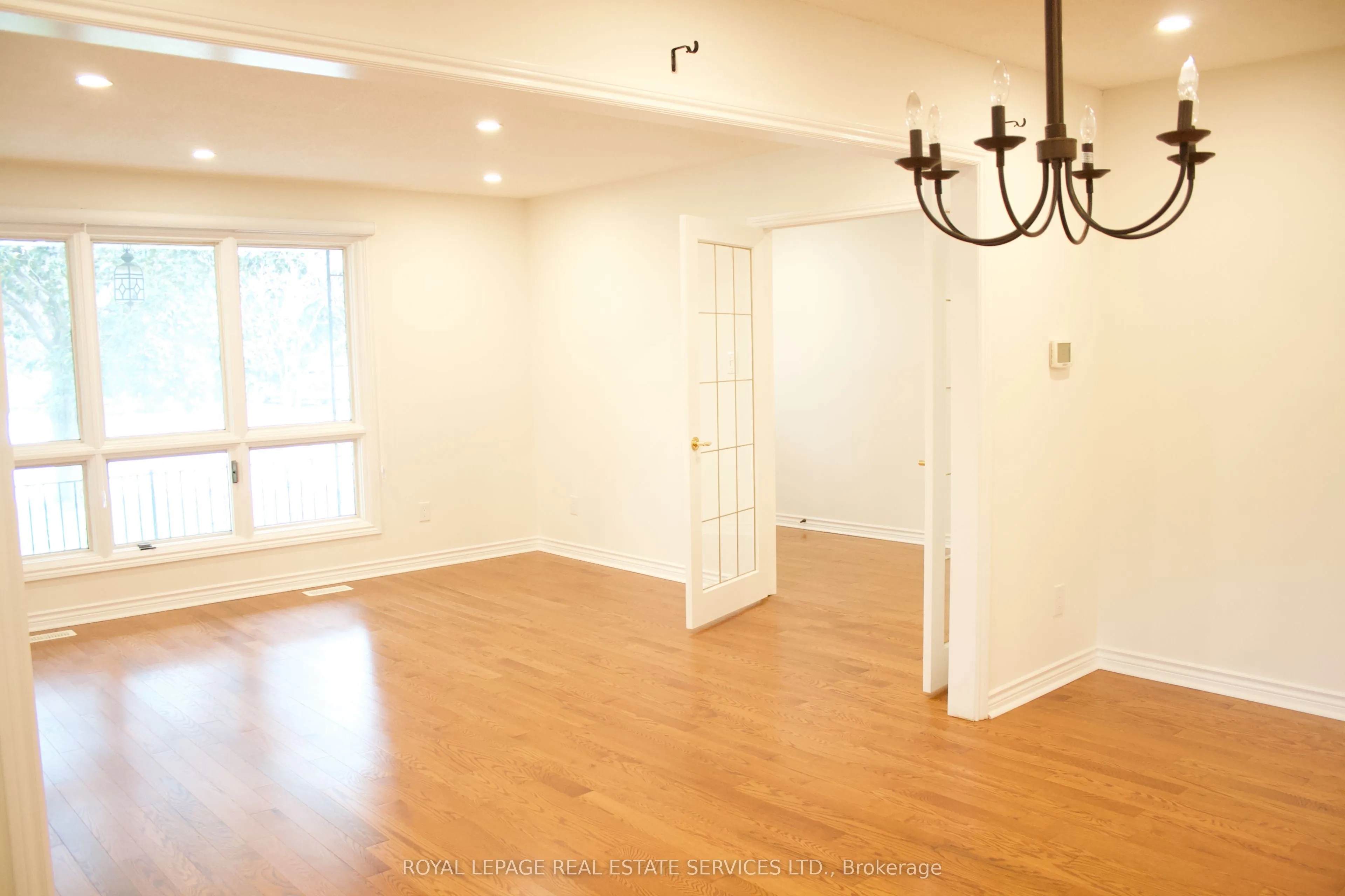 6865 MAIN Street W