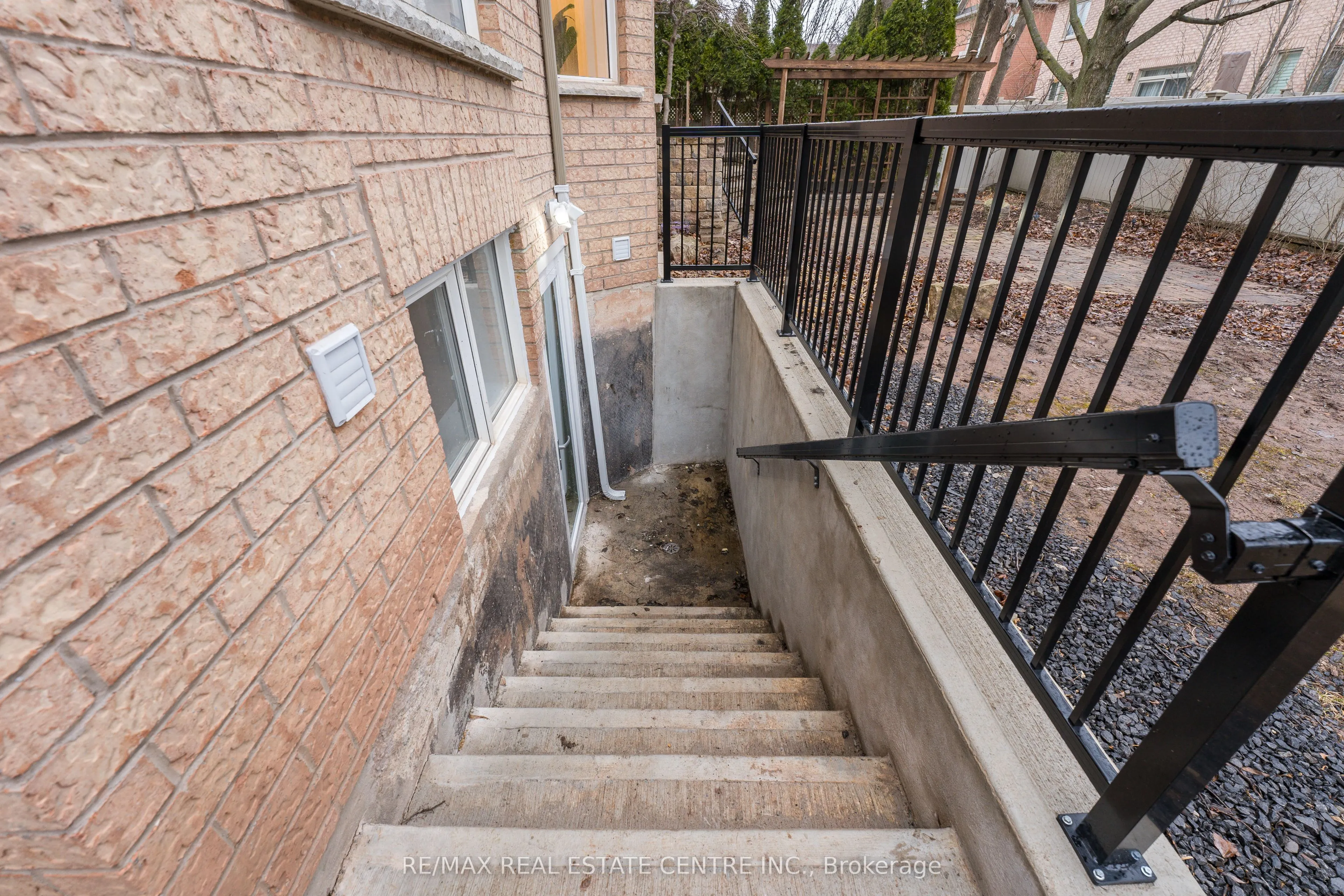 3352 Petrie Way