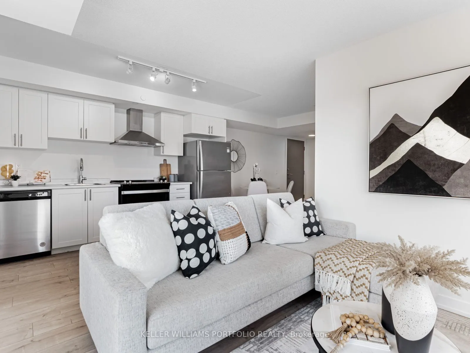 10 Wilby Crescent, #407