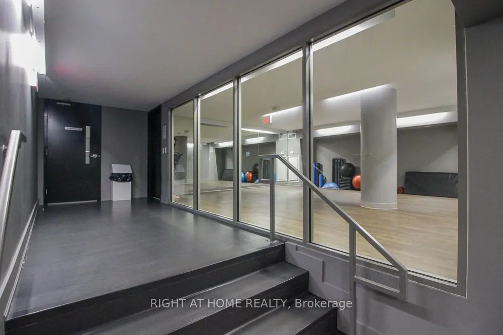 38 Joe Shuster Way, #819