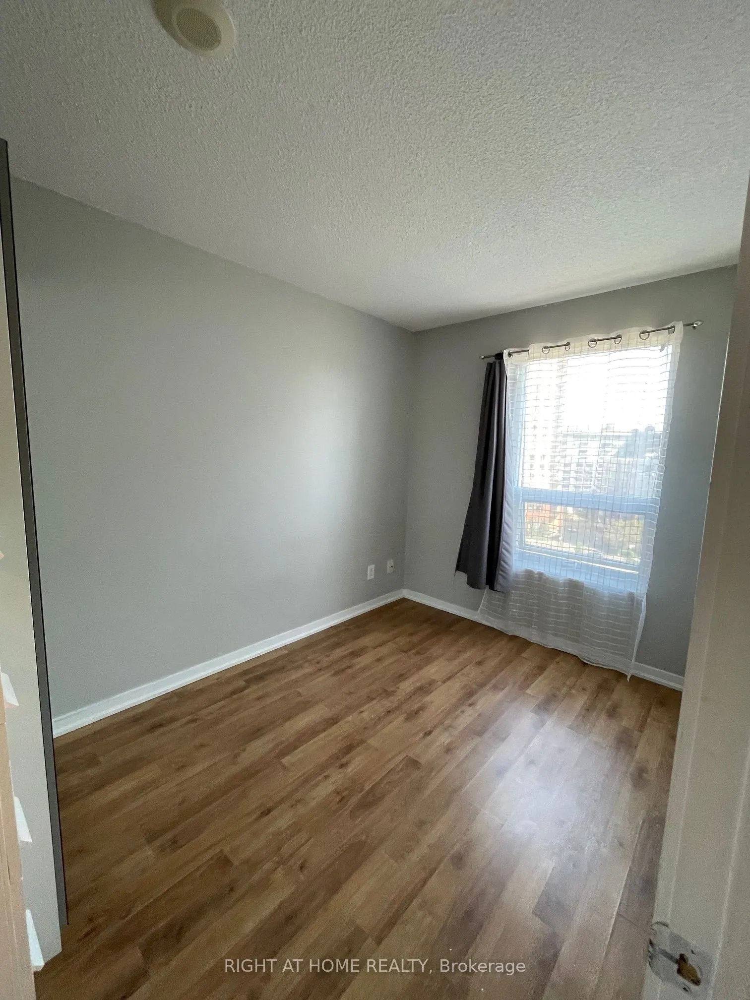 38 Joe Shuster Way, #819