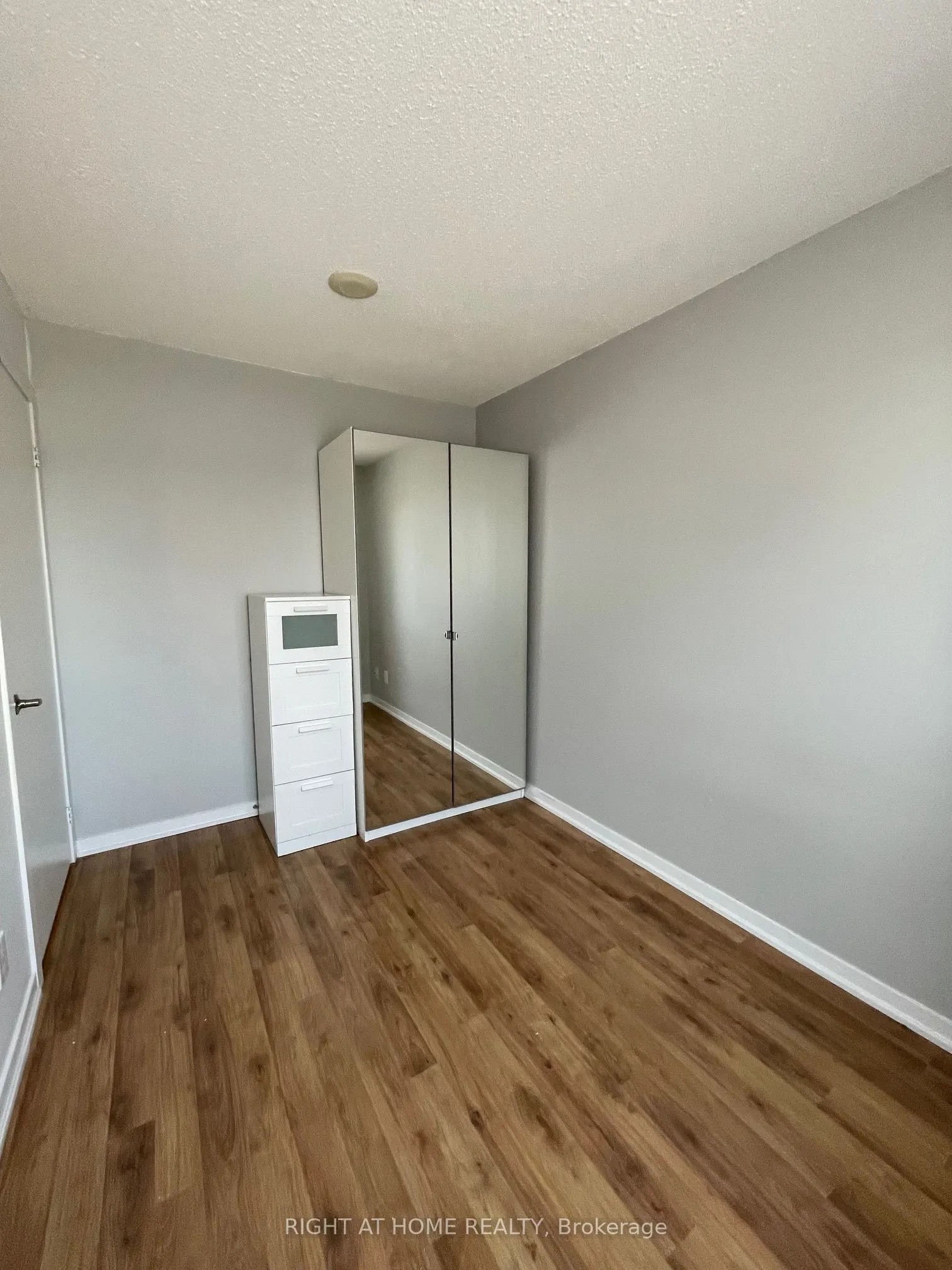 38 Joe Shuster Way, #819