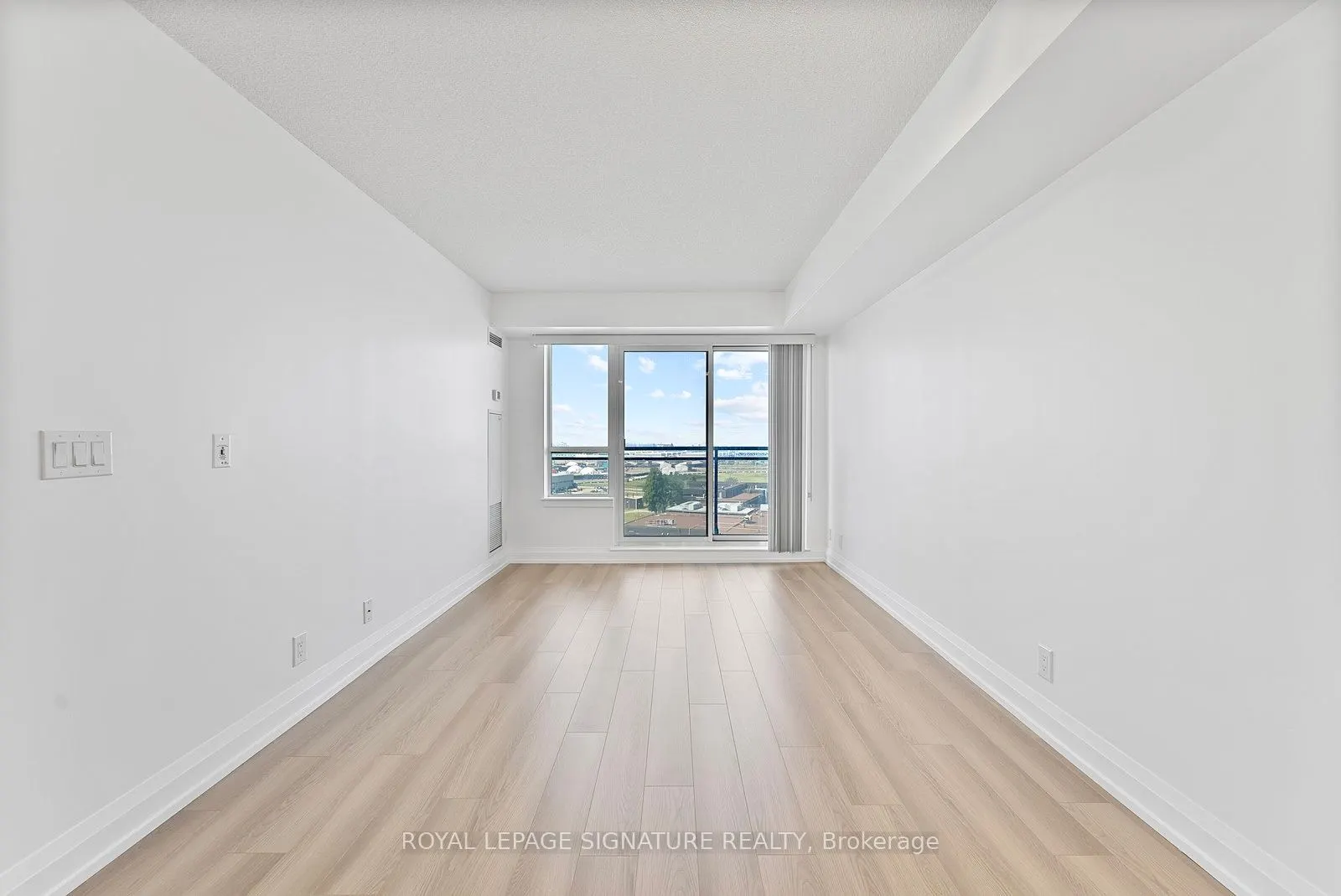 55 De Boers Drive, #1109