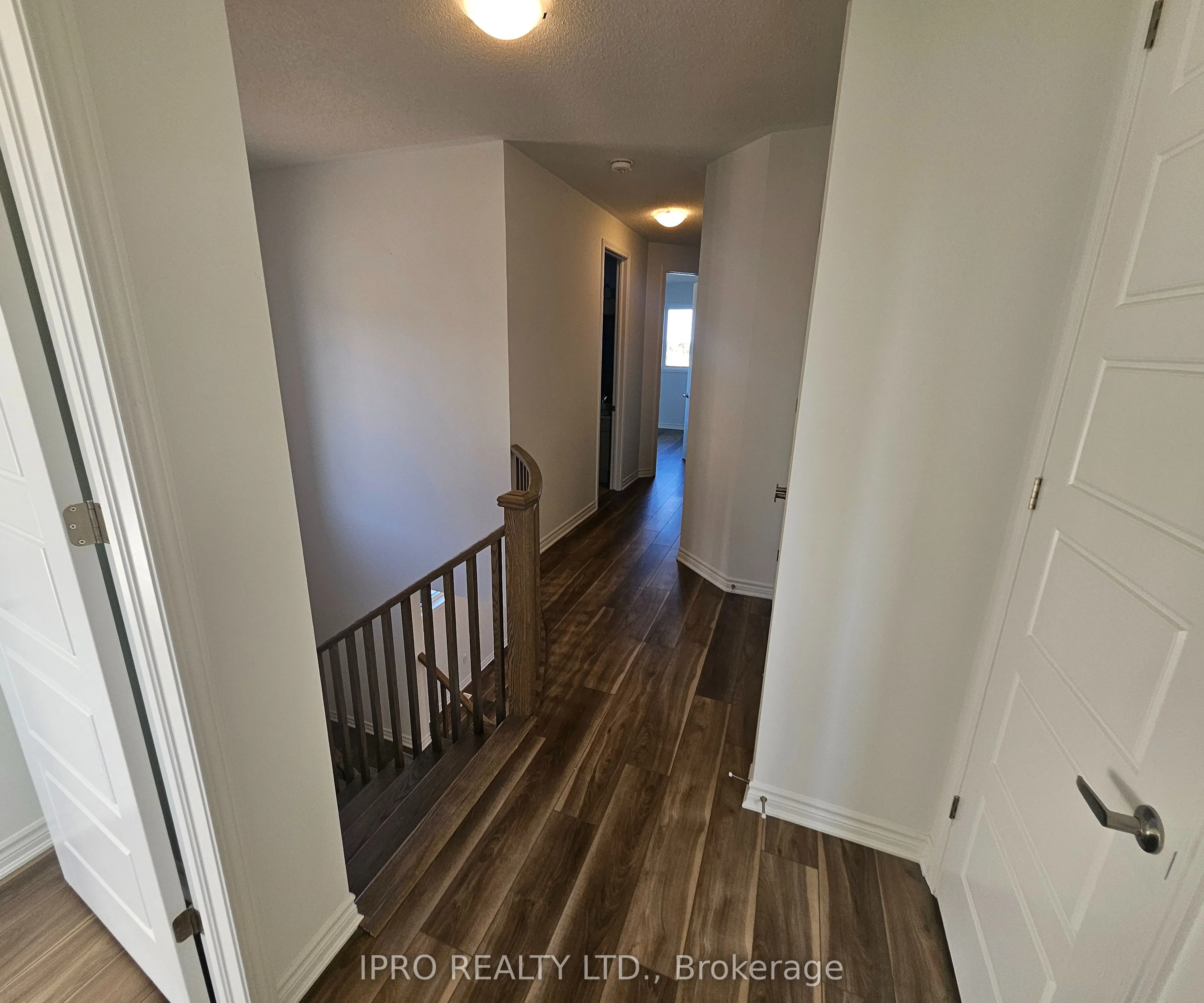 1535 Rutland Crescent