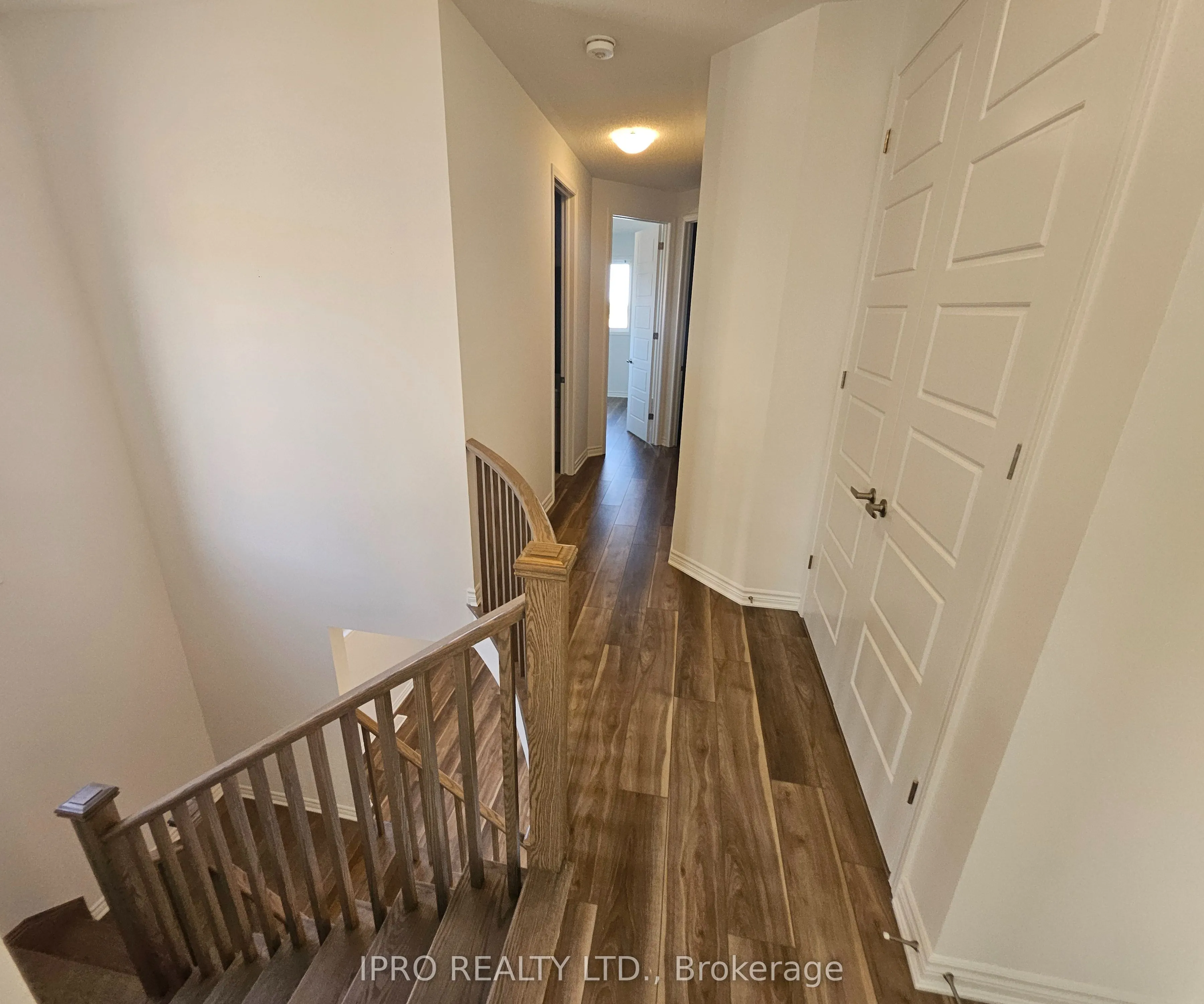 1535 Rutland Crescent