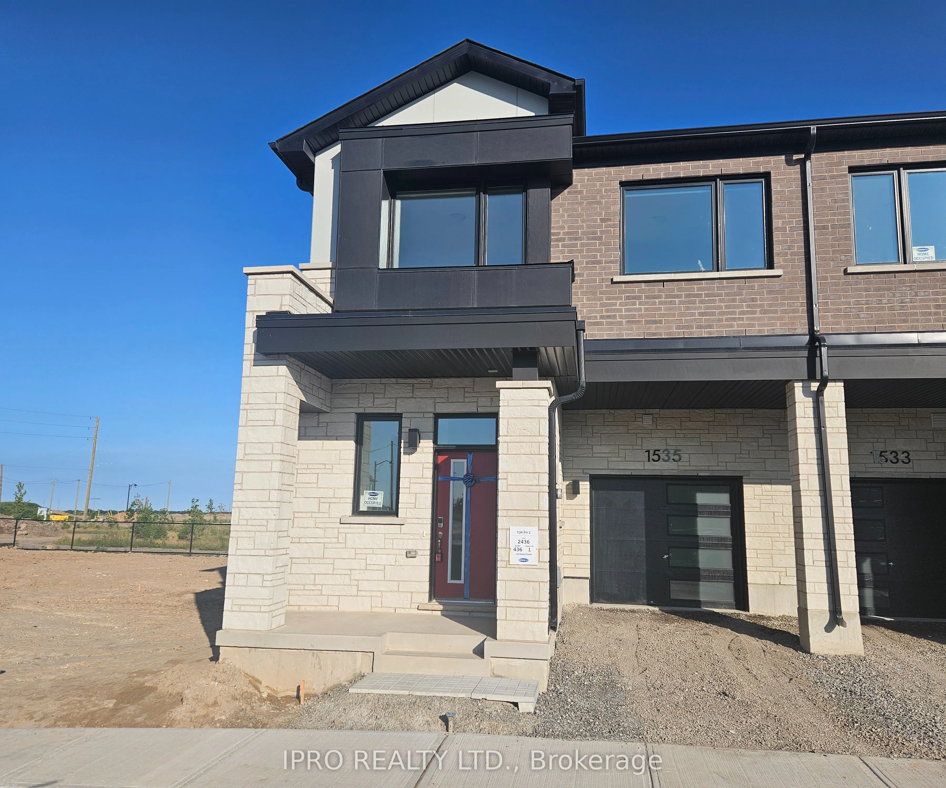 1535 Rutland Crescent