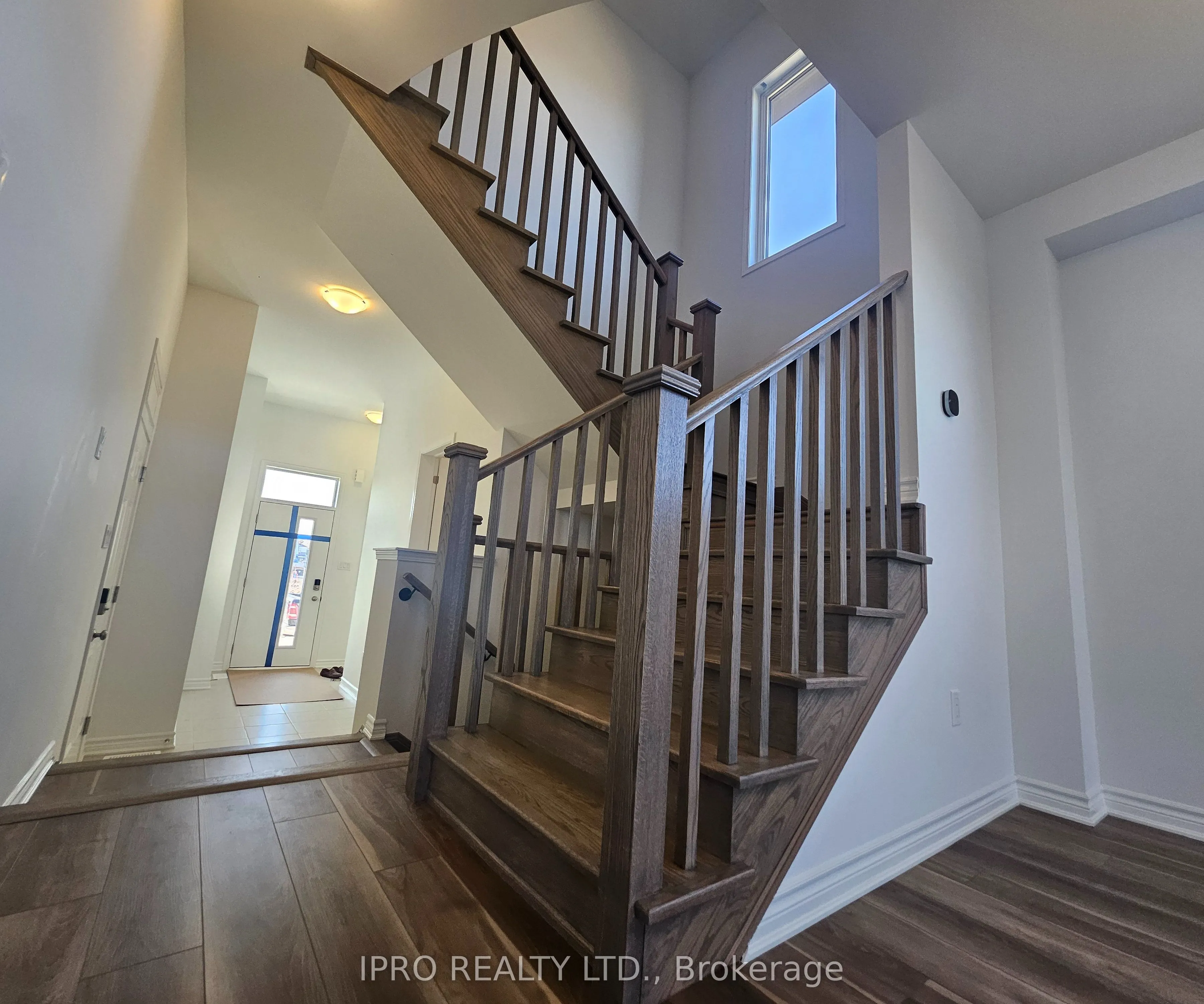 1535 Rutland Crescent