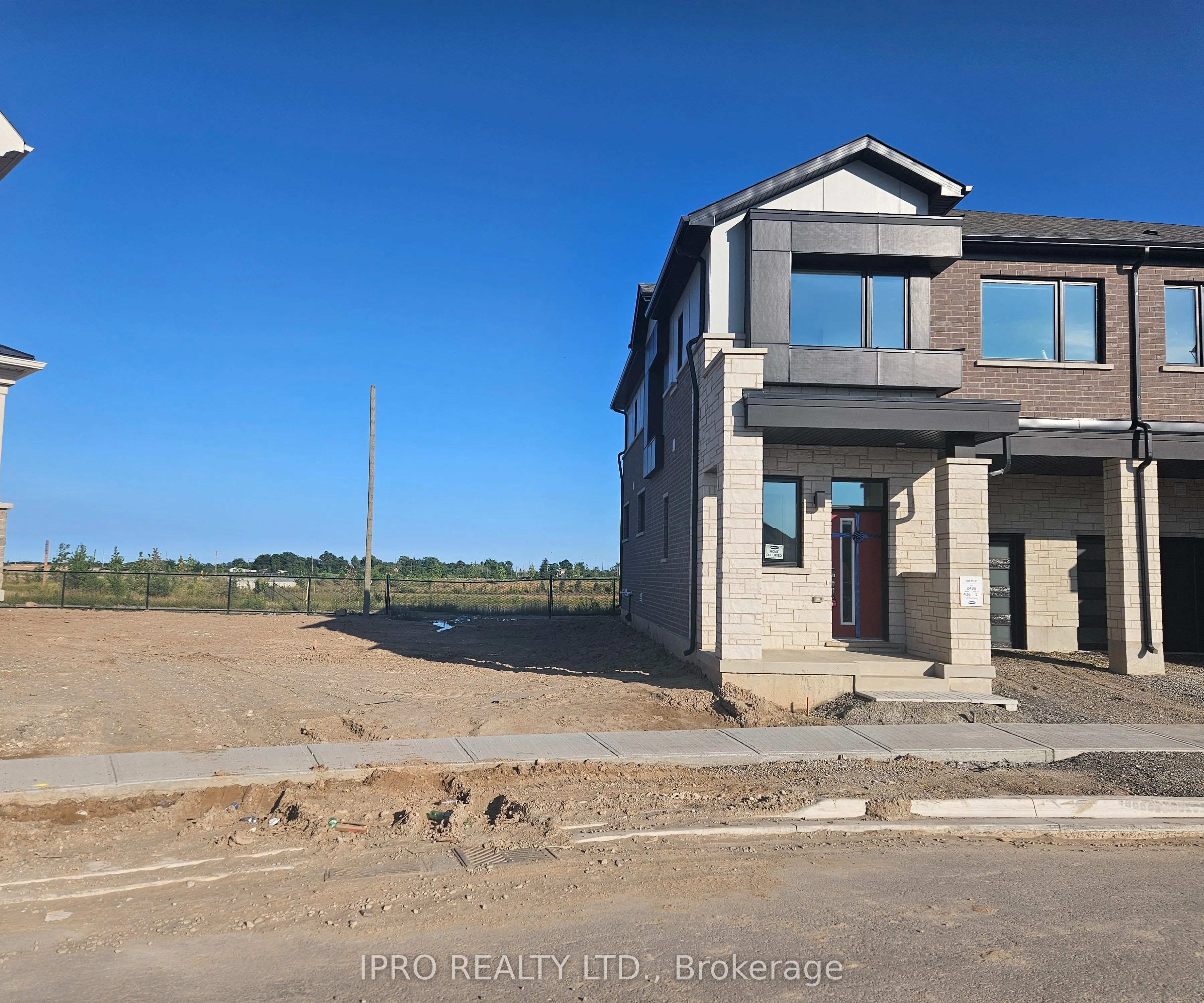 1535 Rutland Crescent