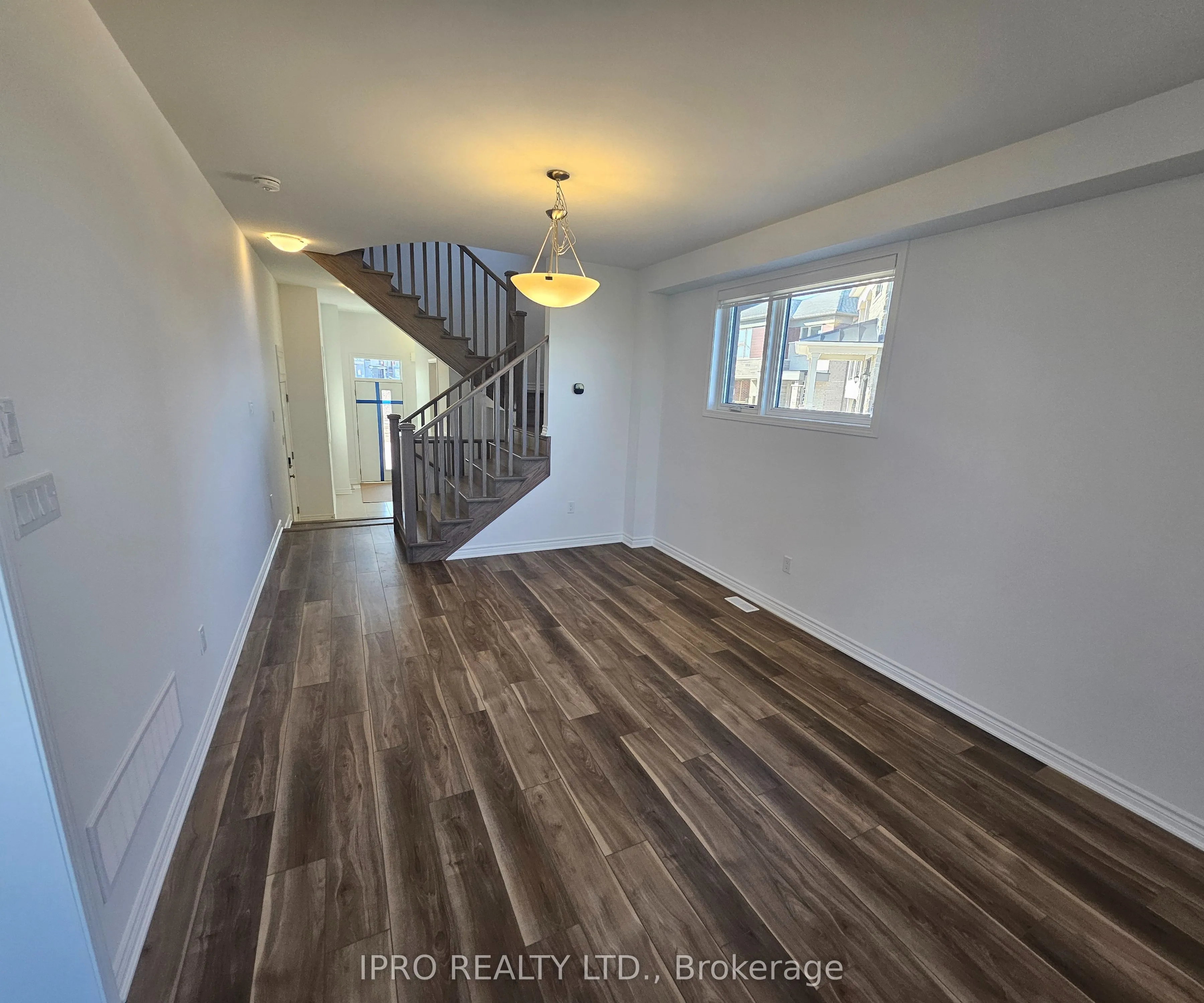 1535 Rutland Crescent