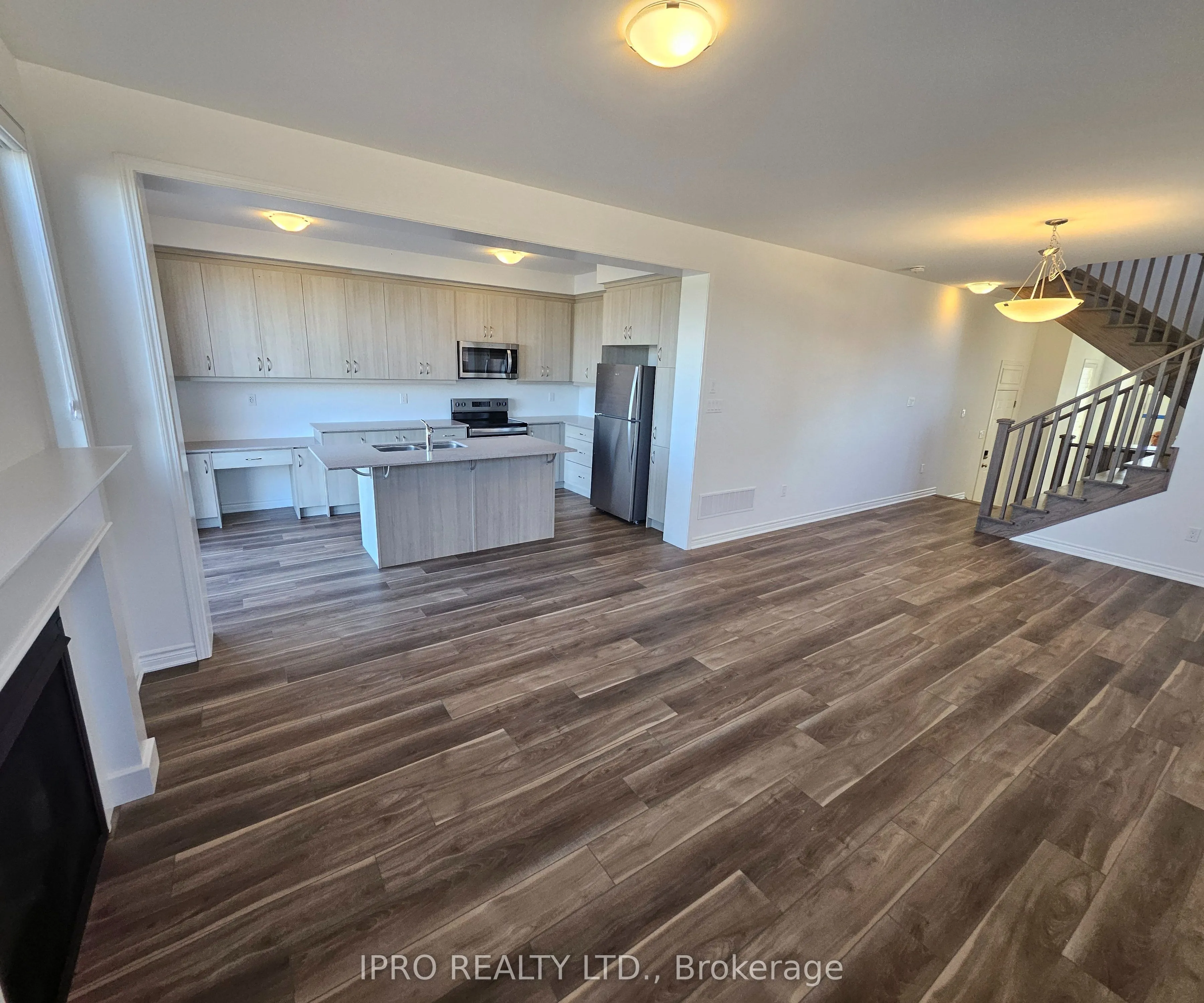 1535 Rutland Crescent