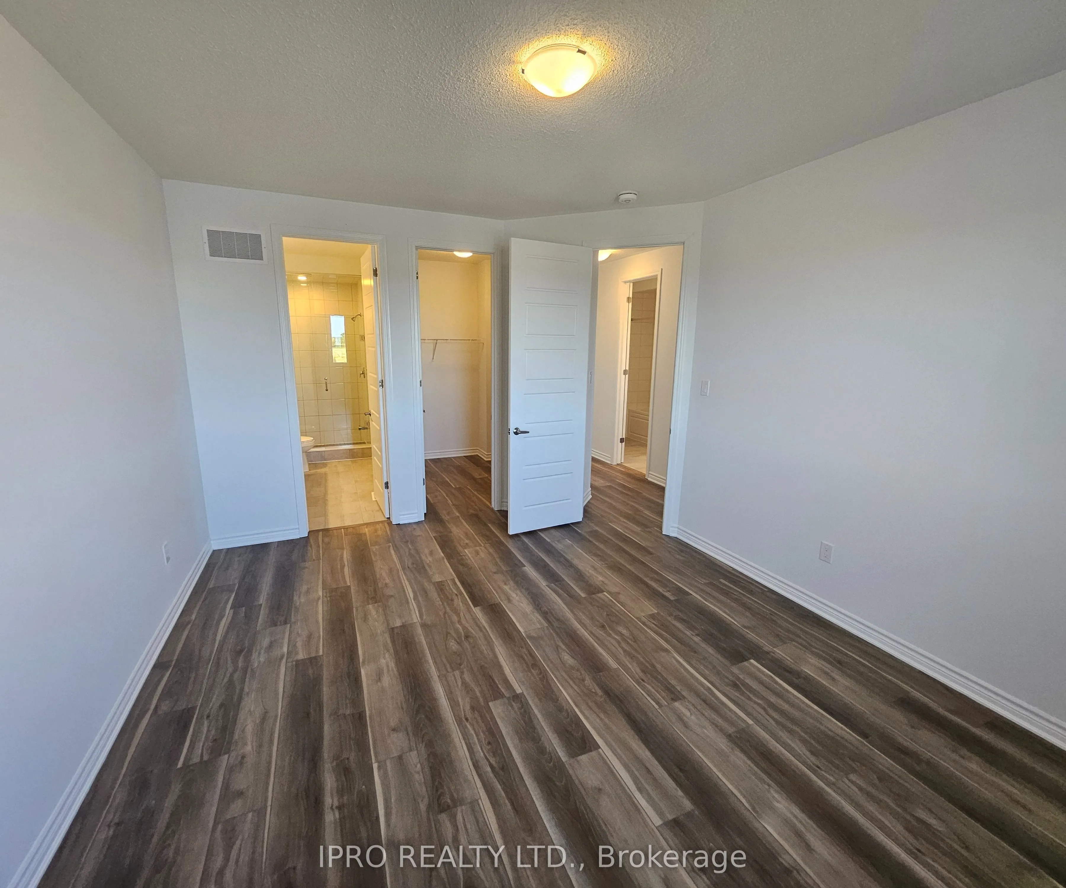 1535 Rutland Crescent