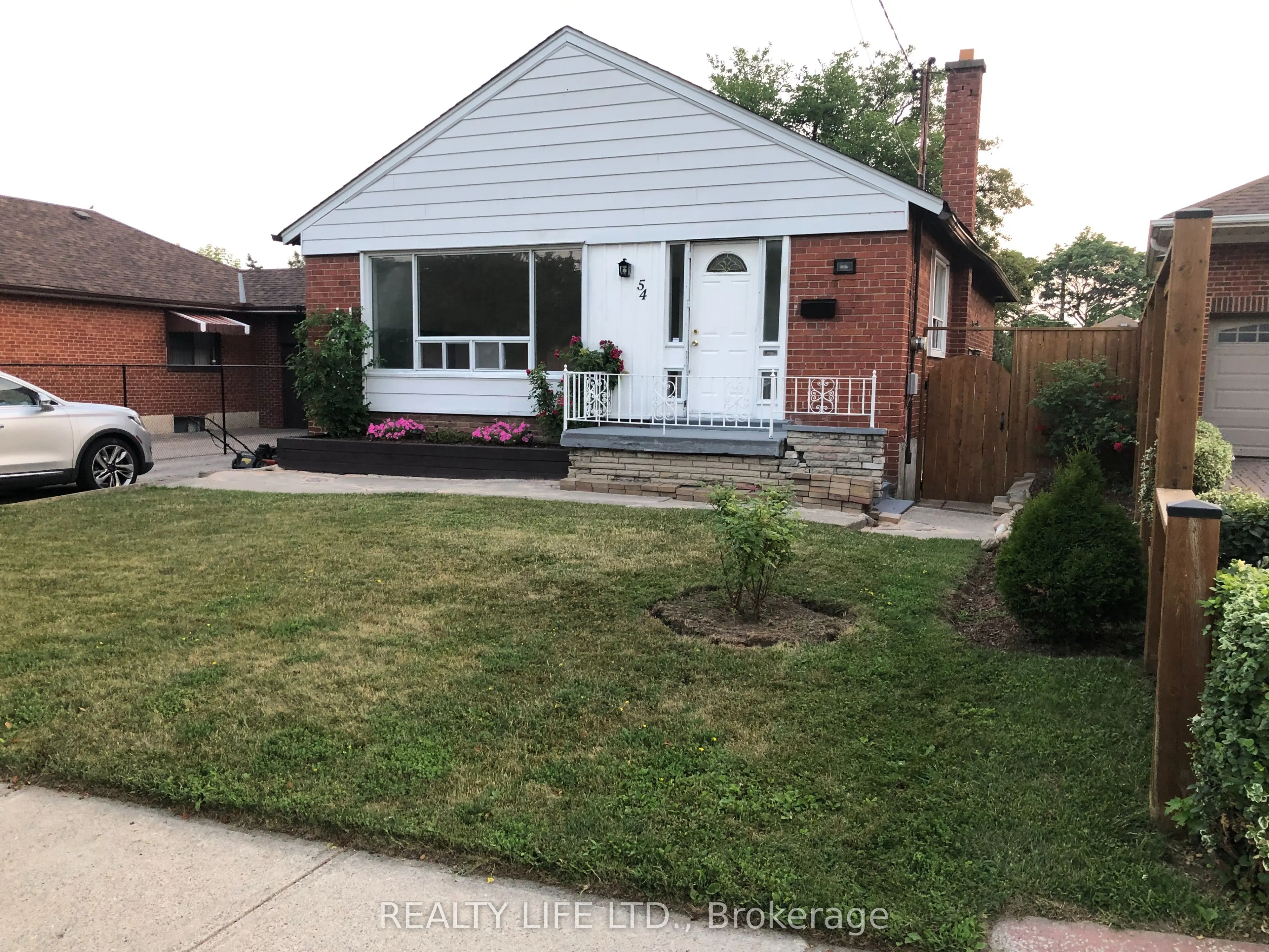 54 Garside Crescent
