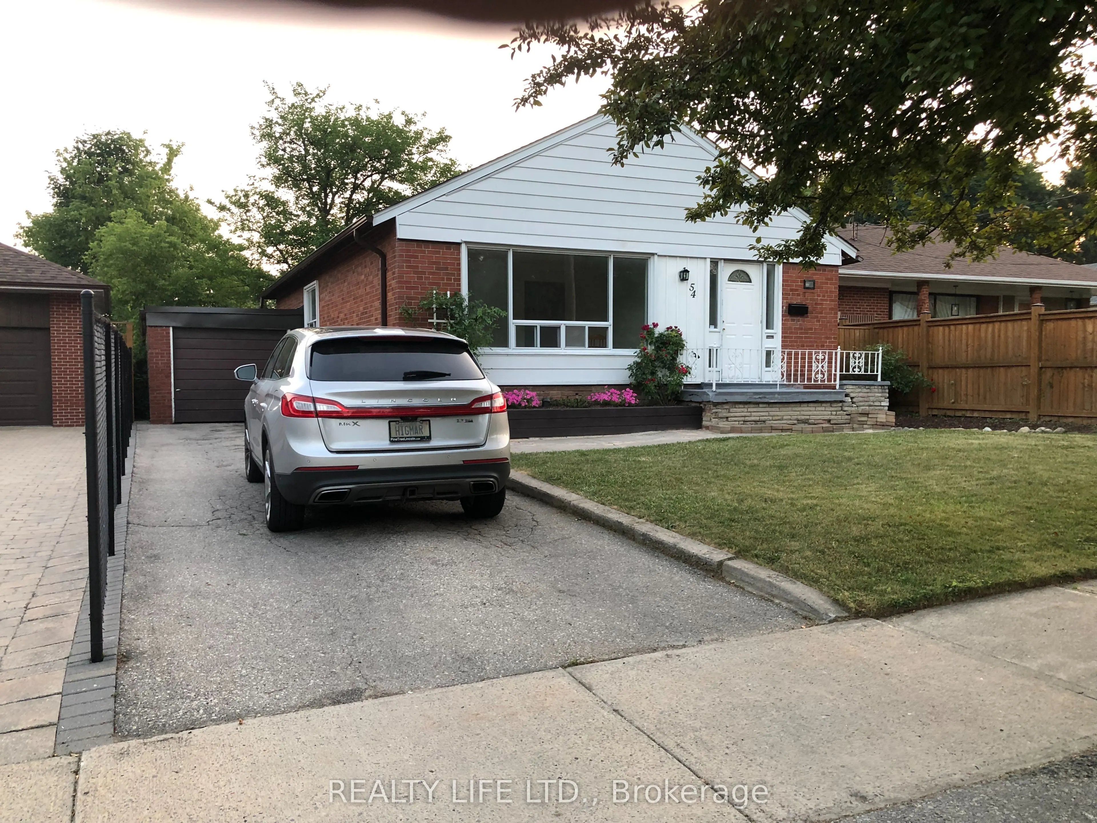 54 Garside Crescent