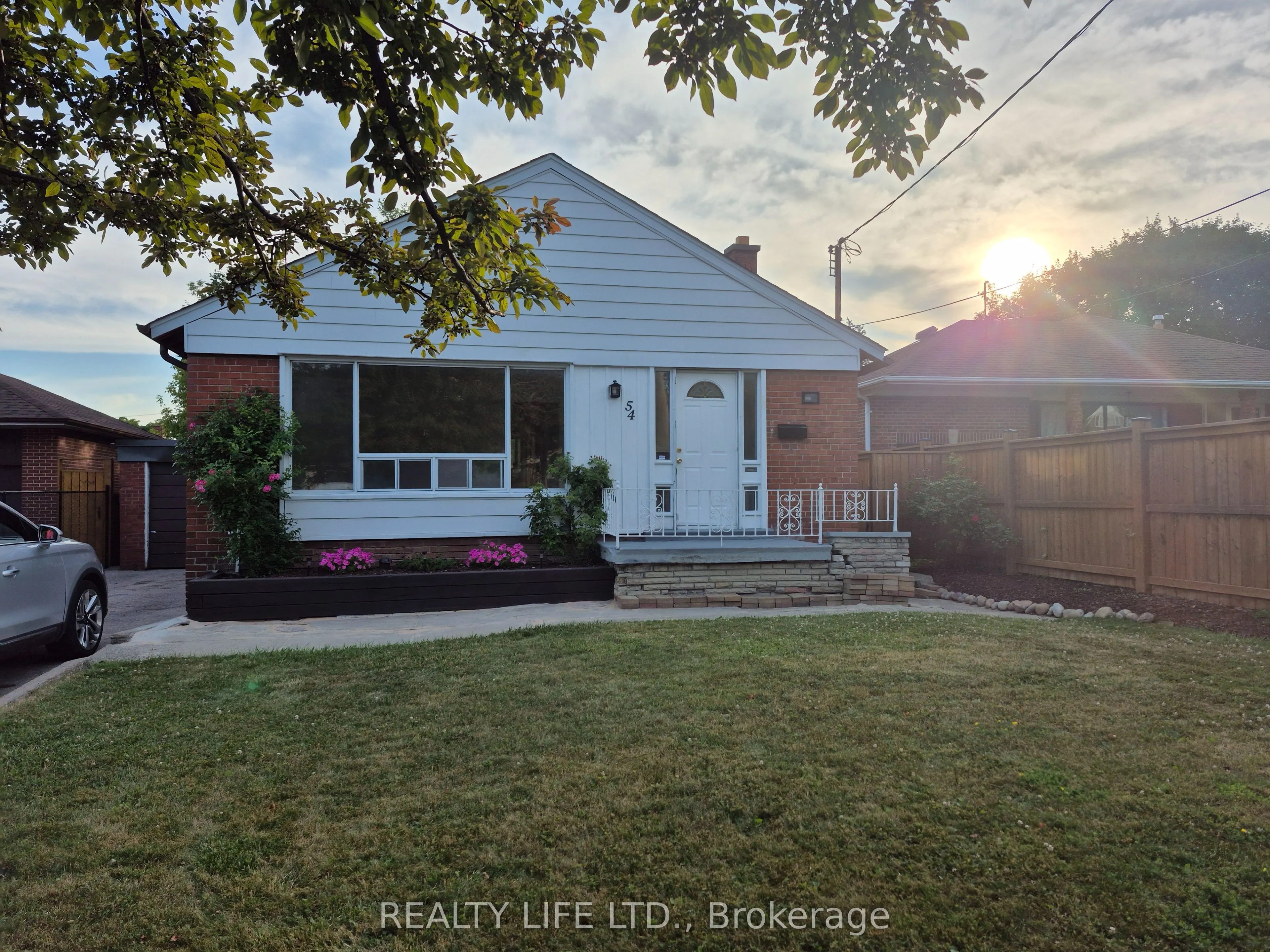54 Garside Crescent